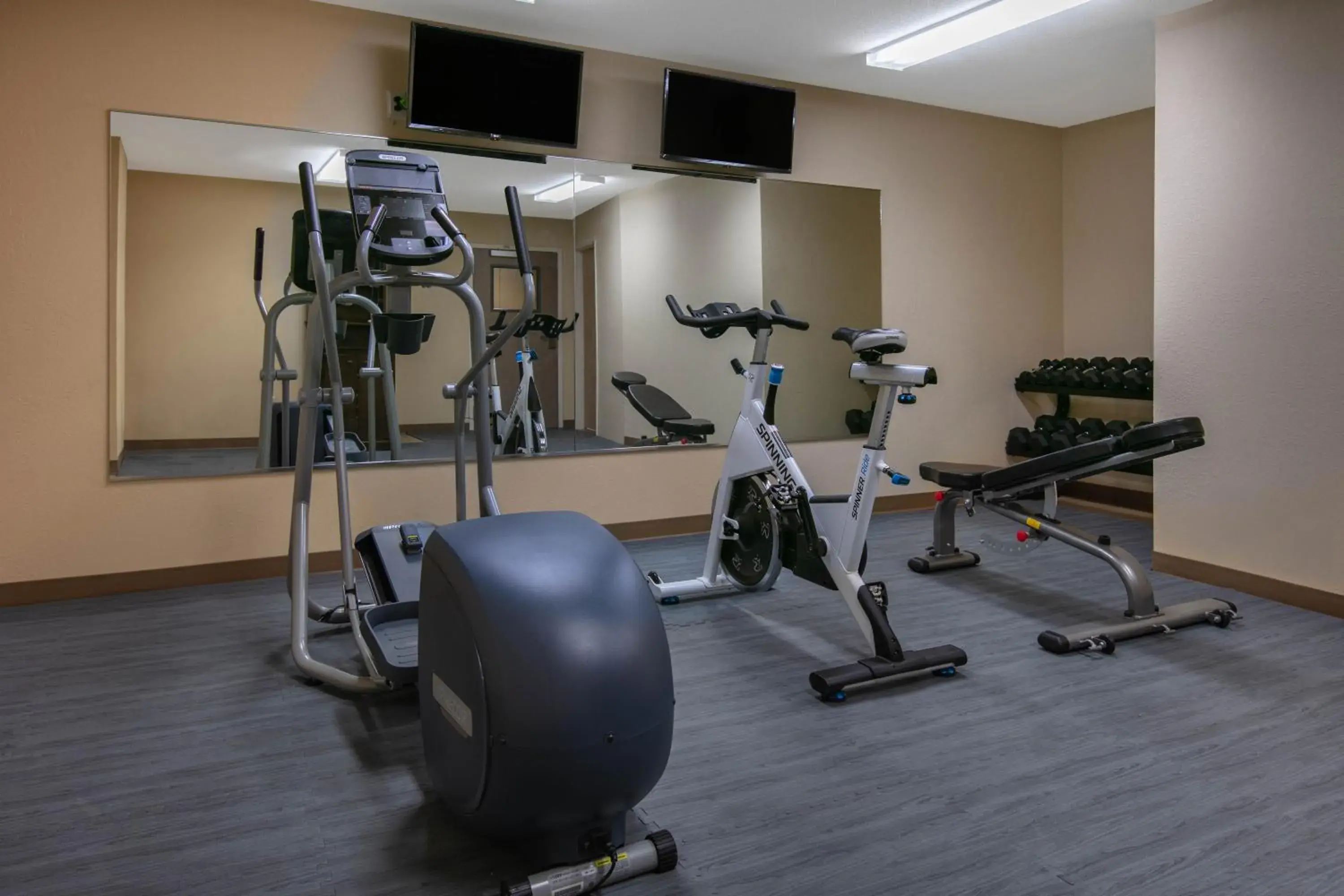 Fitness Center/Facilities in Days Inn & Suites by Wyndham Florence/Jackson Area