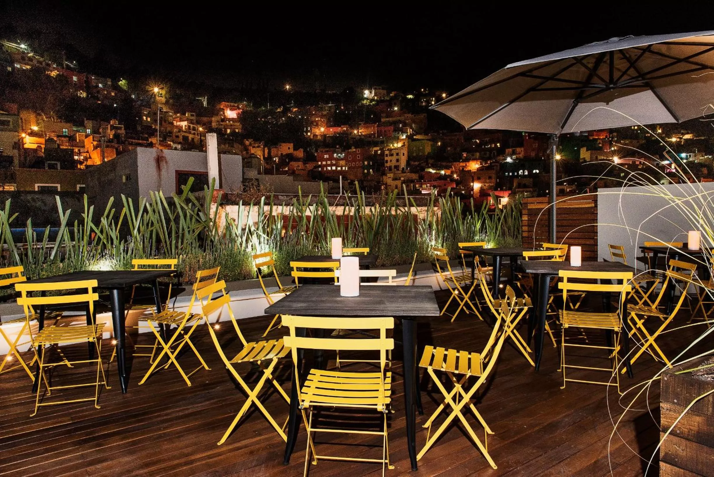 Antigua Trece Hotel Fusión