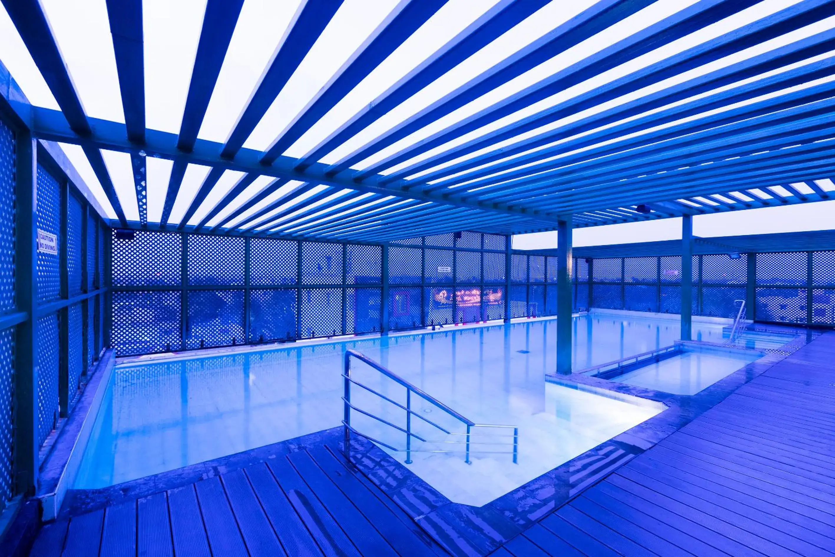 Swimming pool in Hotel Grand Residence Swimming pool in Hotel Grand Residence