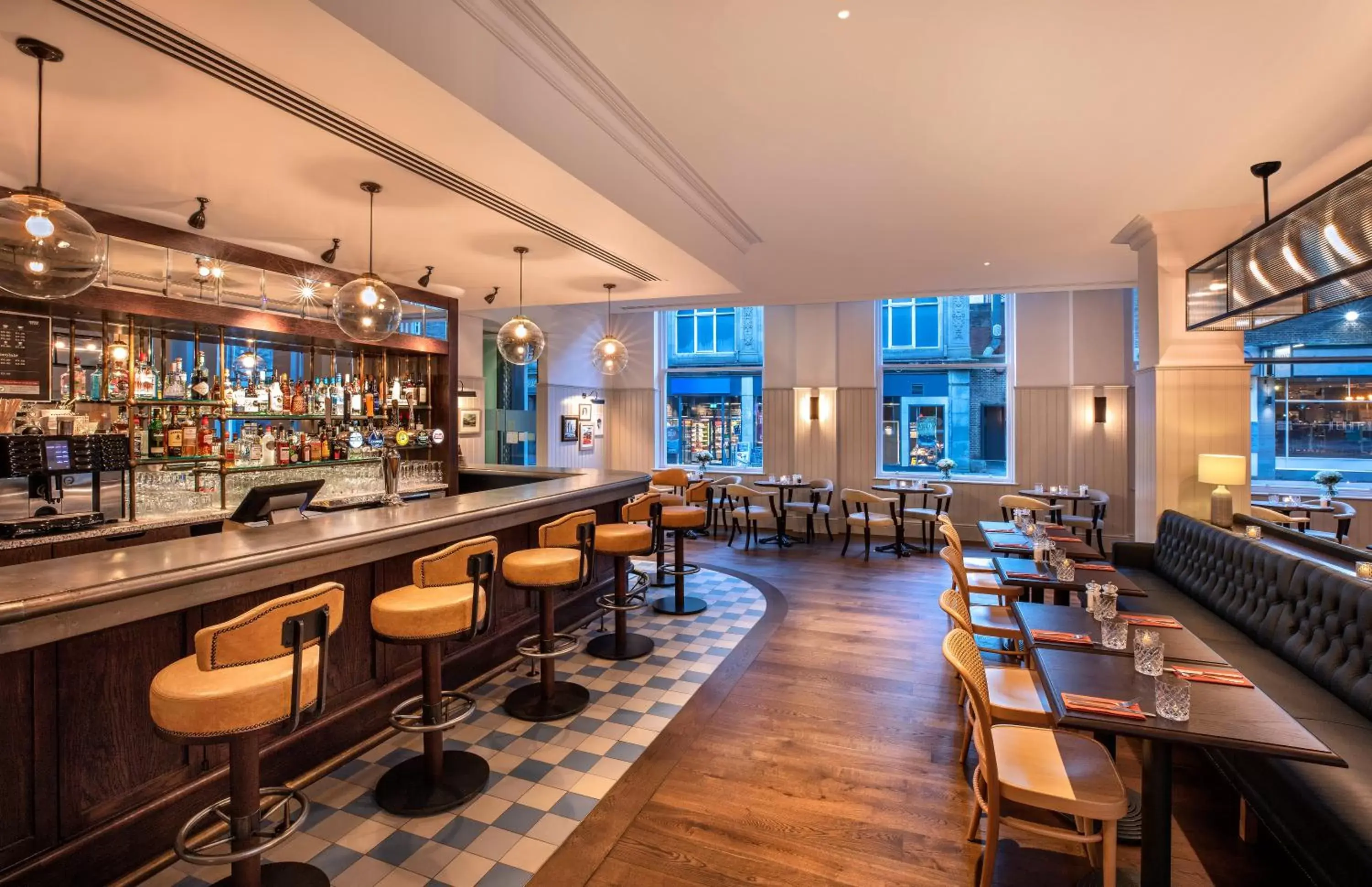 Lounge or bar, Lounge/Bar in Leonardo Hotel Cardiff - Formerly Jurys Inn