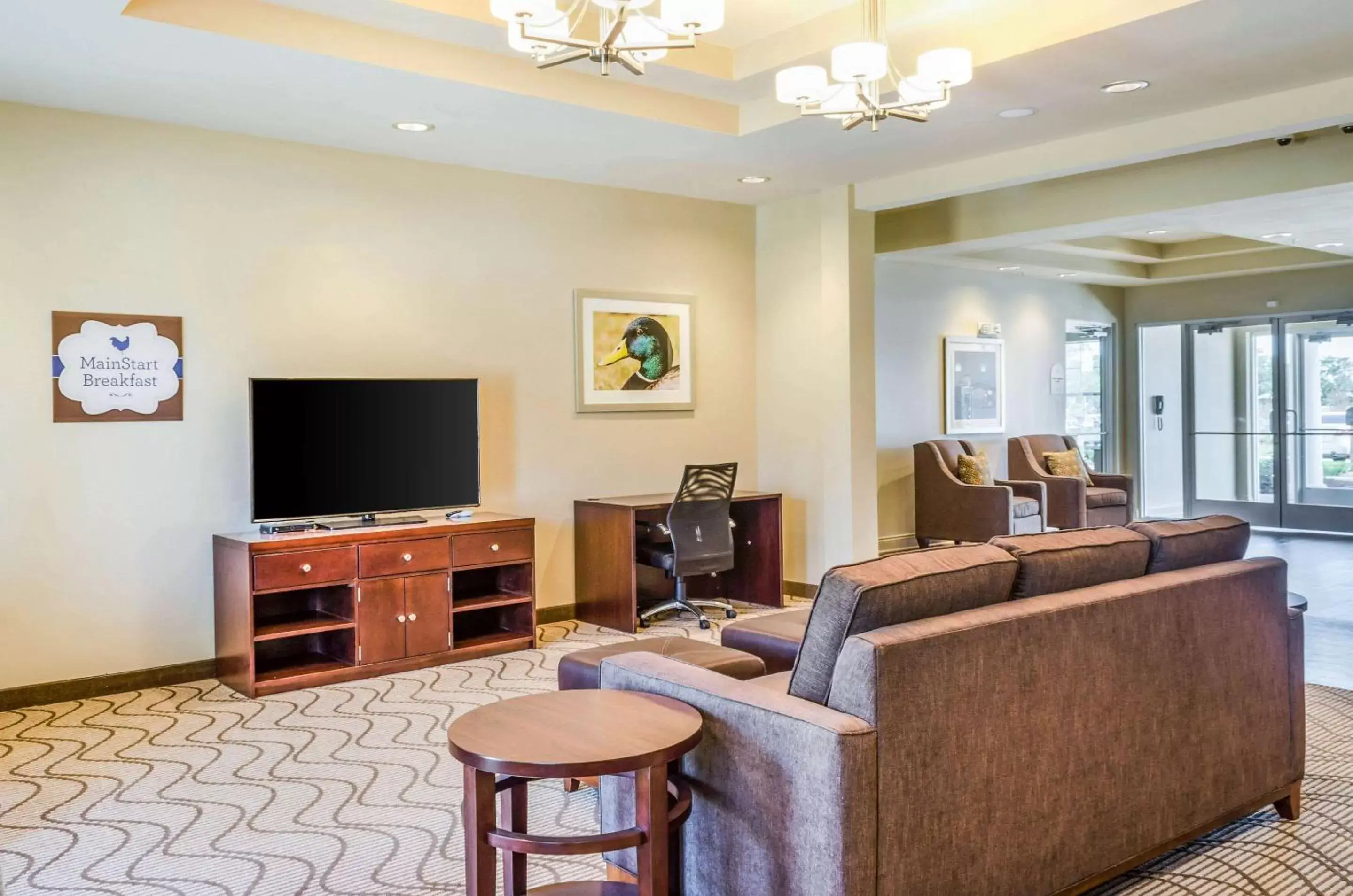 Lobby or reception, Seating Area in MainStay Suites Hackberry Sportsman's Lodge