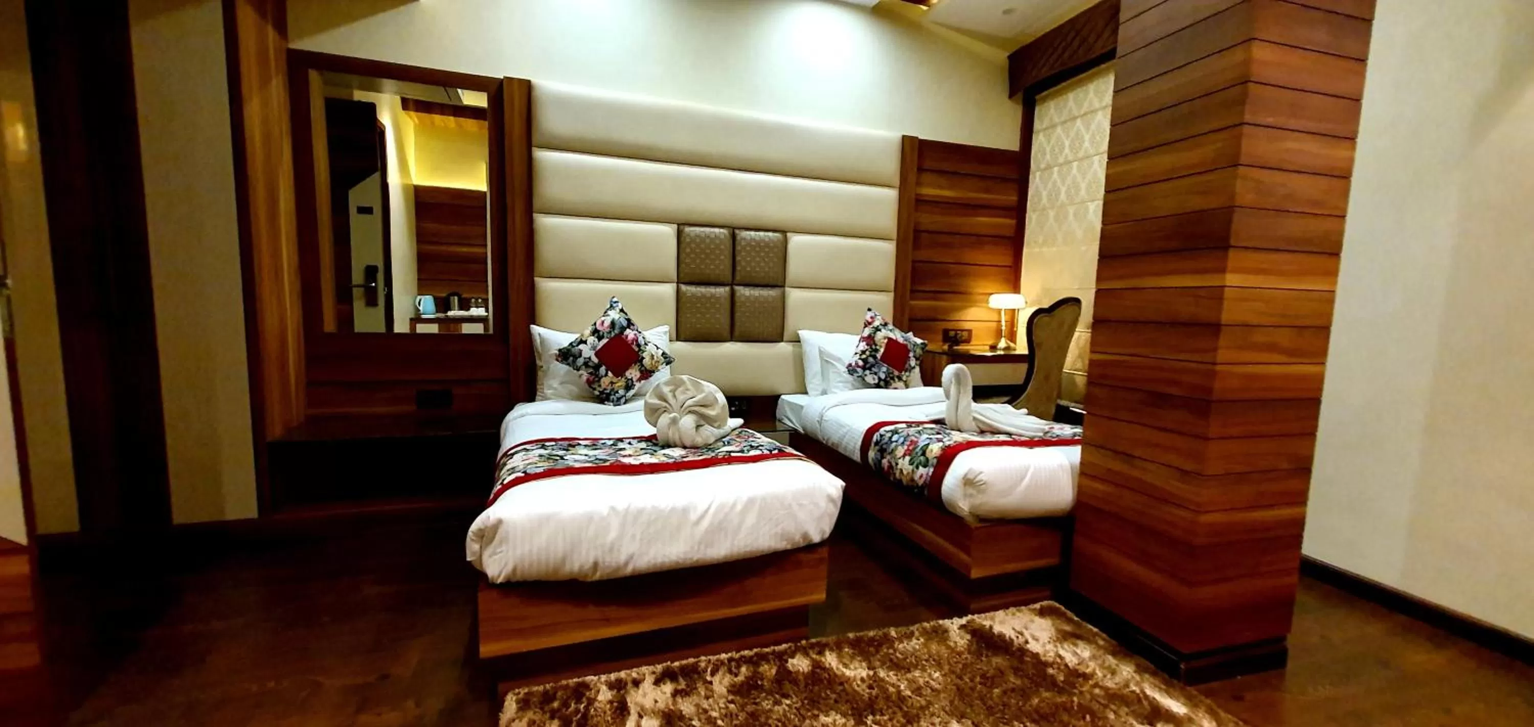 Bed in Hotel Makhan Residency