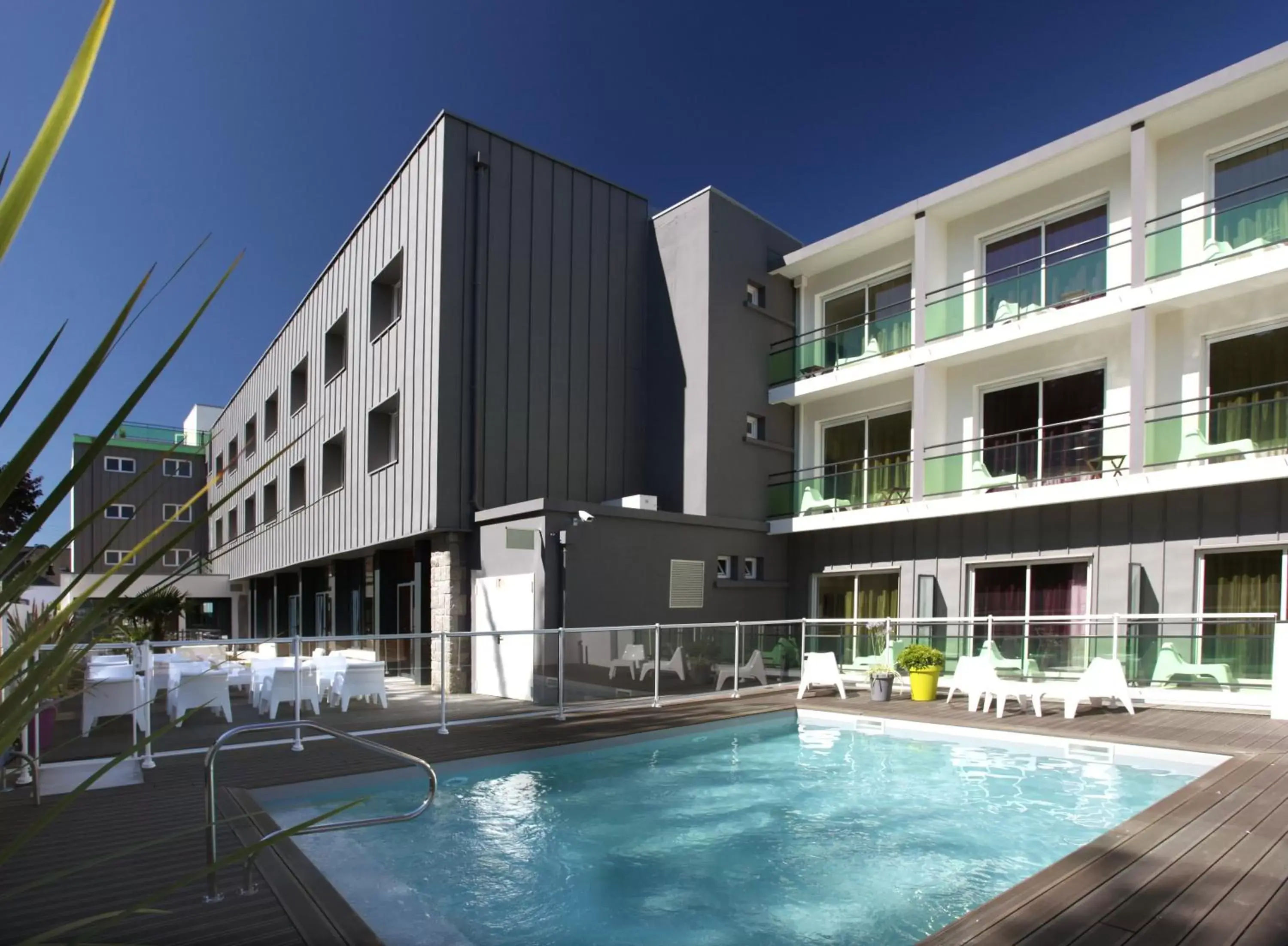 Swimming pool in ibis Styles Quiberon Centre Swimming pool in ibis Styles Quiberon Centre