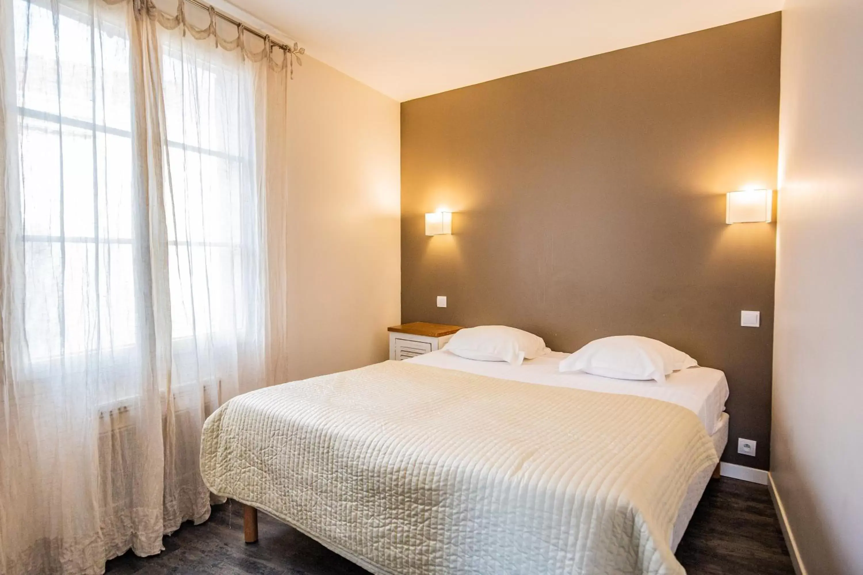 Bedroom, Bed in Appart'Hotel Saint-Michel