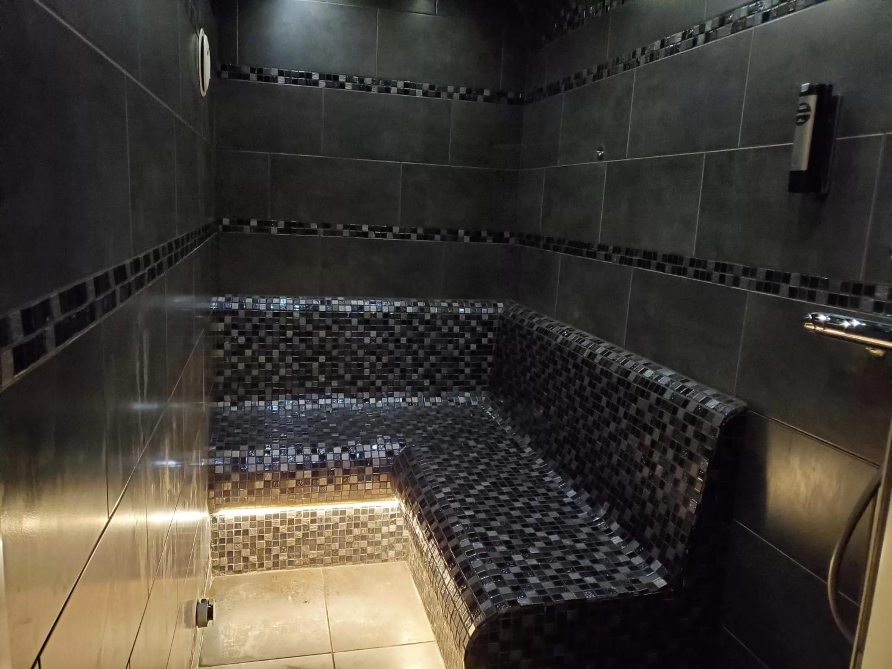 Spa and wellness centre/facilities in Villa Augeval Hôtel de charme & Spa