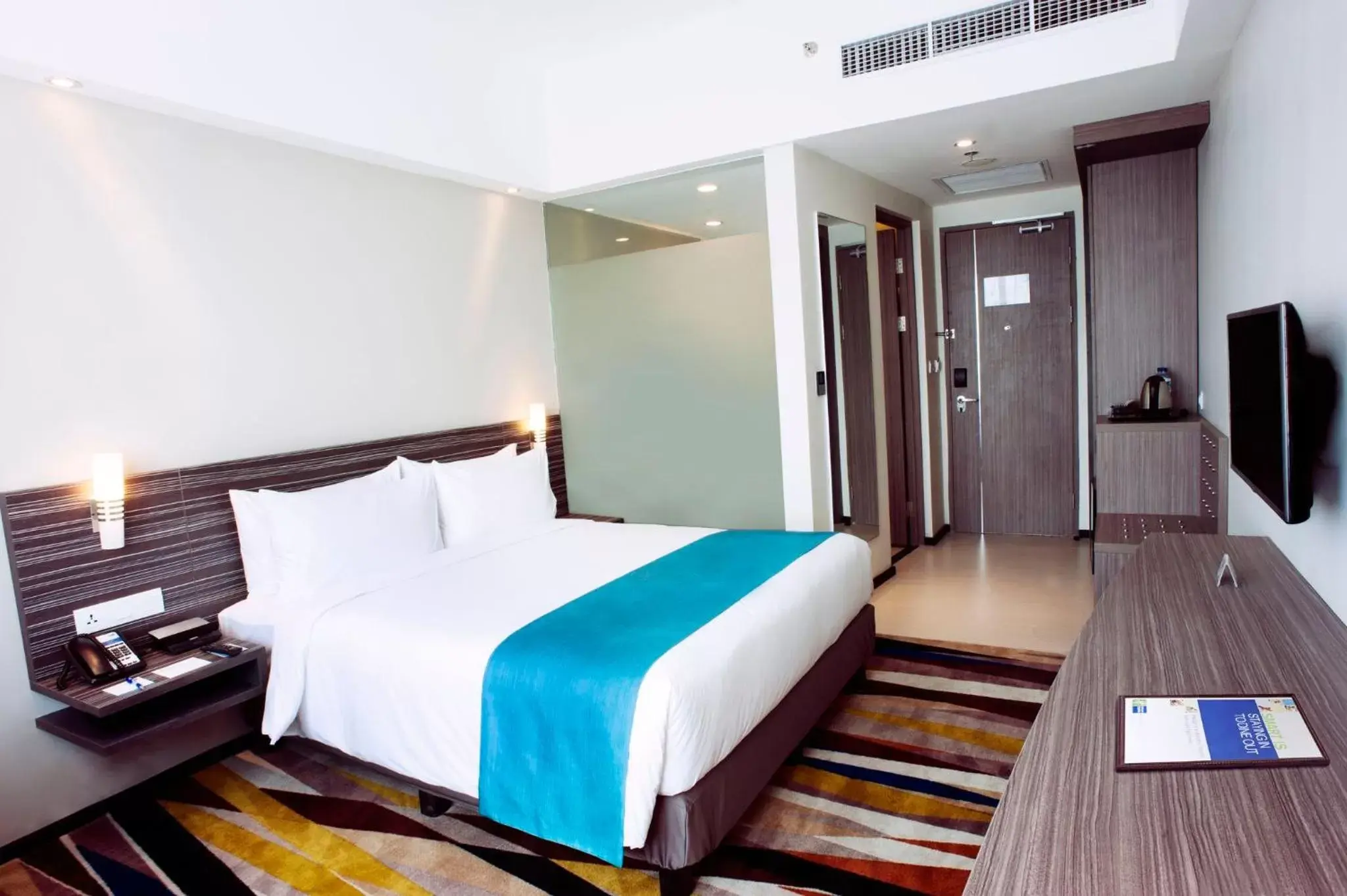 Photo of the whole room, Bed in Holiday Inn Express Surabaya CenterPoint, an IHG Hotel