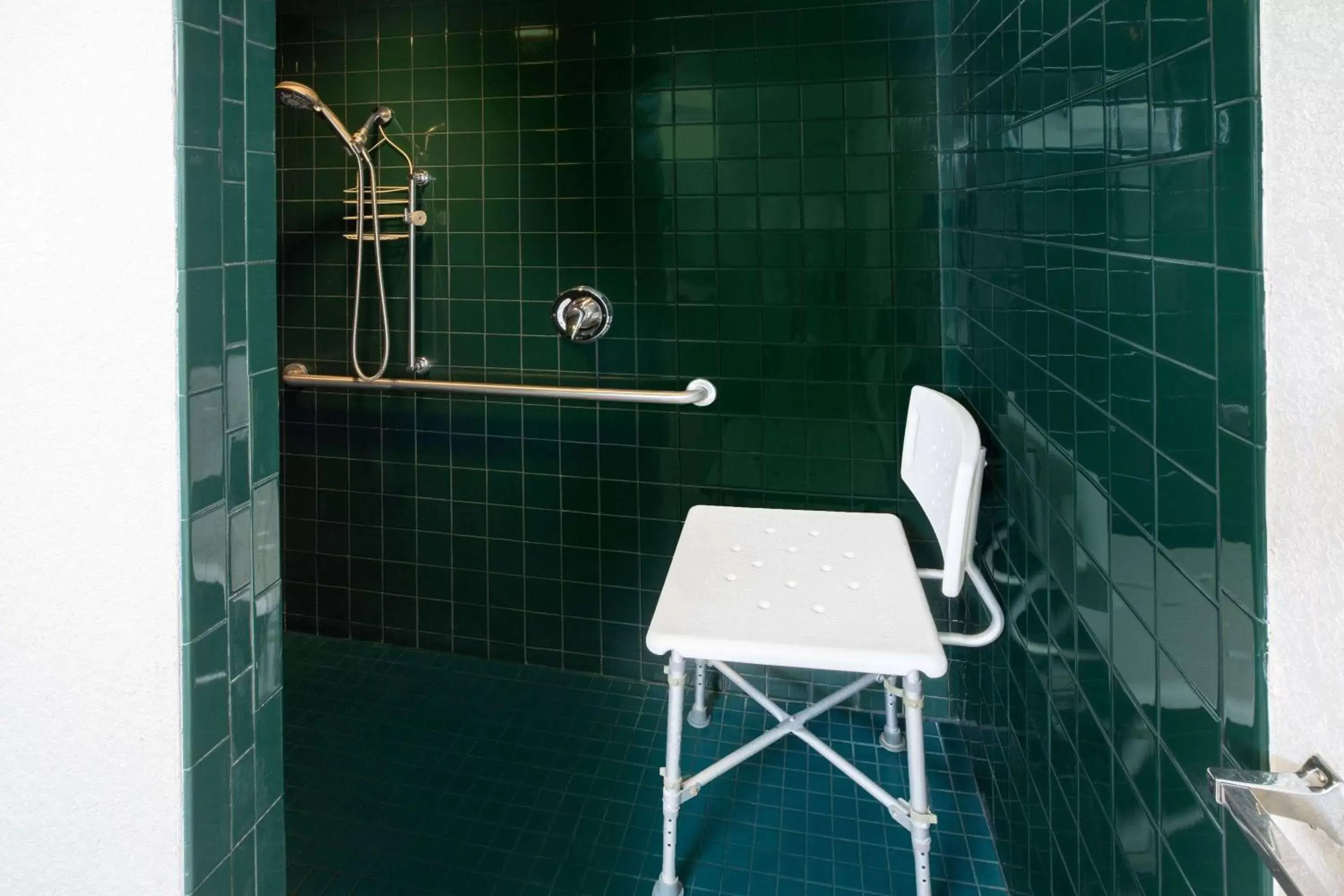 Shower, Bathroom in Super 8 by Wyndham Seguin