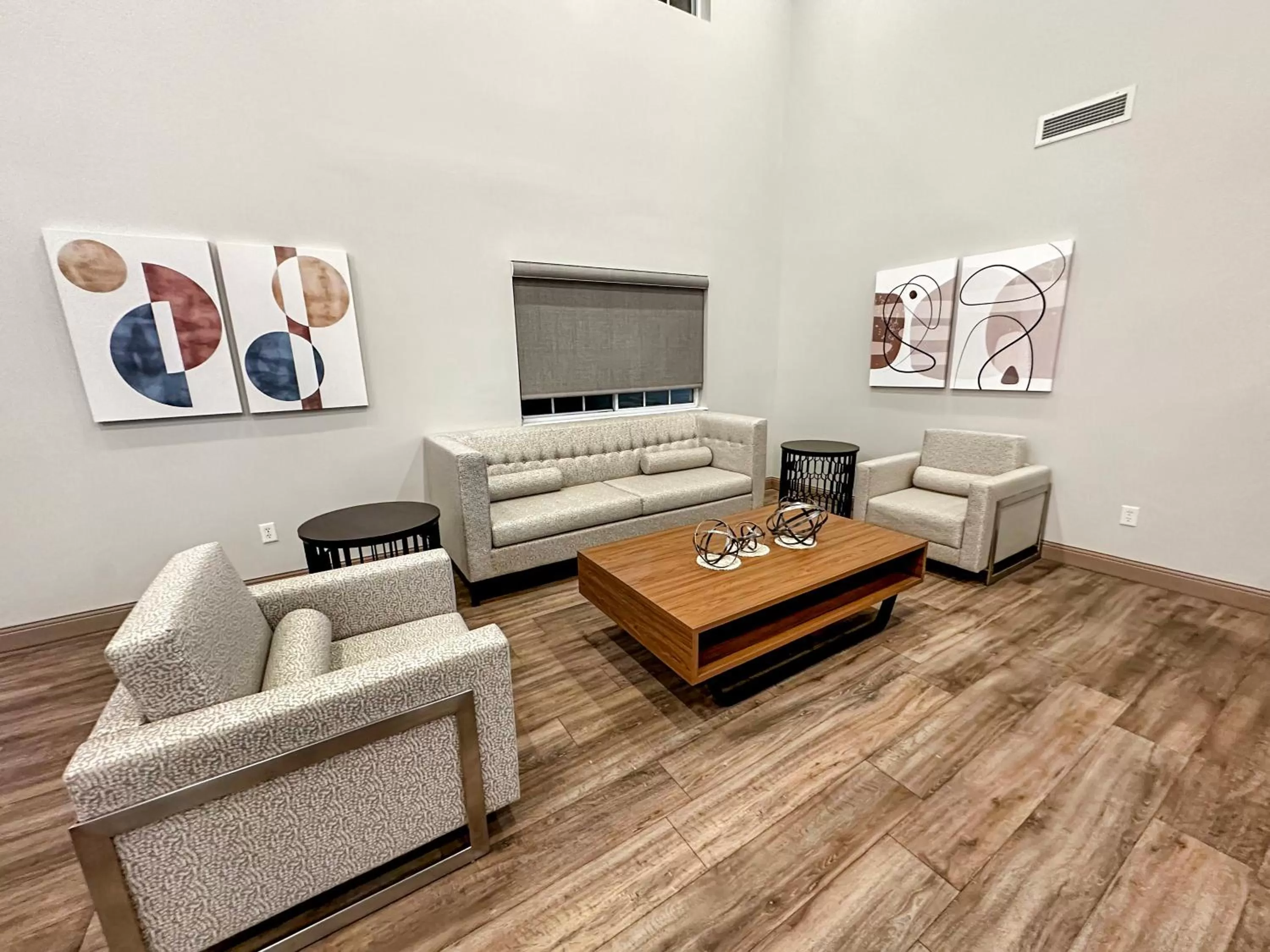 Lobby or reception in Estherville Hotel & Suites