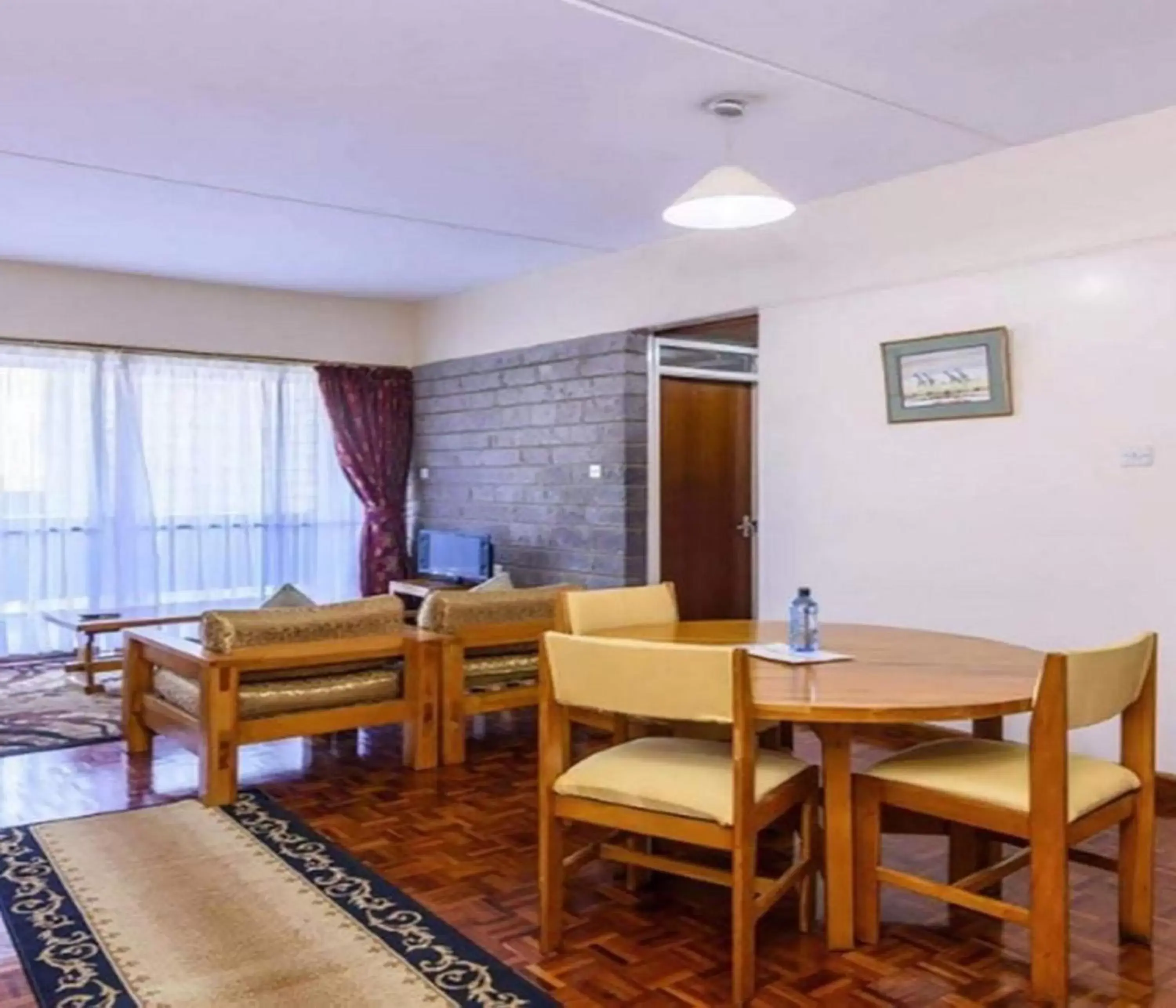 Dining Area in Chester Hotel and Suites