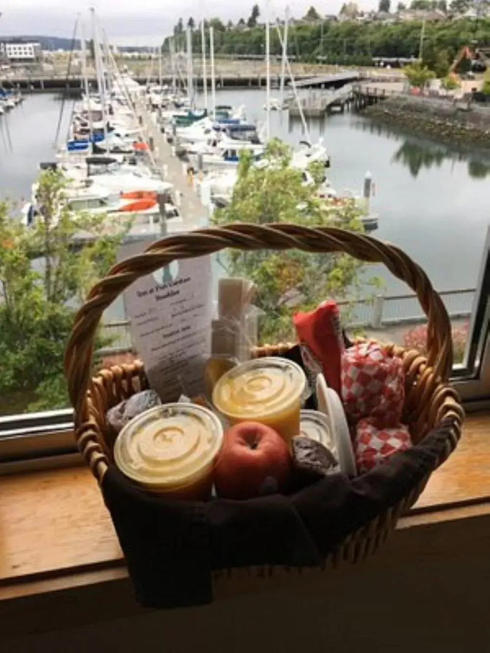 Breakfast in Inn at Port Gardner-Everett Waterfront, Ascend Hotel Collection Breakfast in Inn at Port Gardner-Everett Waterfront, Ascend Hotel Collection