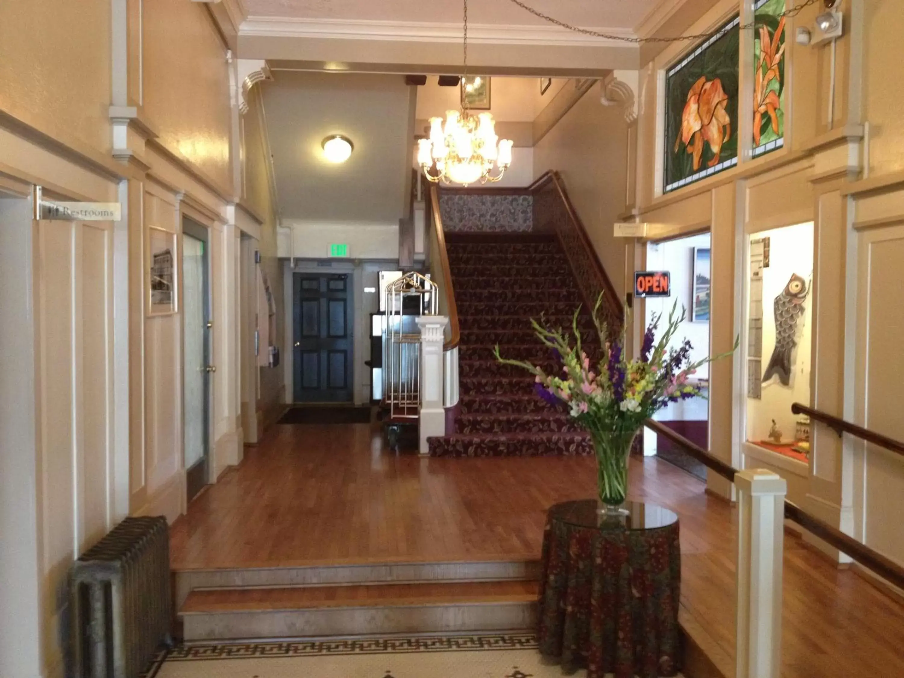 Lobby or reception, Lobby/Reception in Hotel Arcata