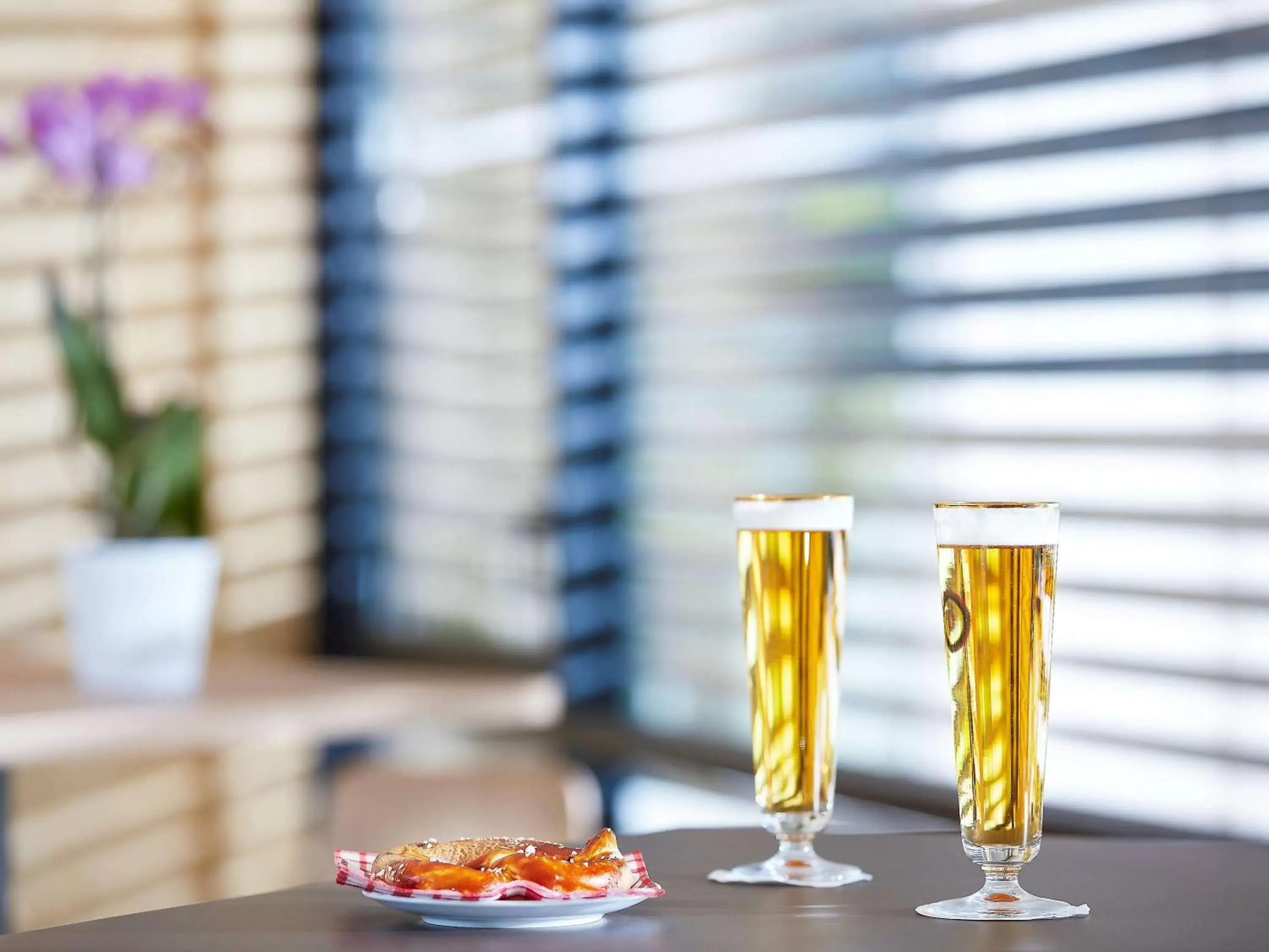 Lounge or bar in Ibis Styles Colmar Nord