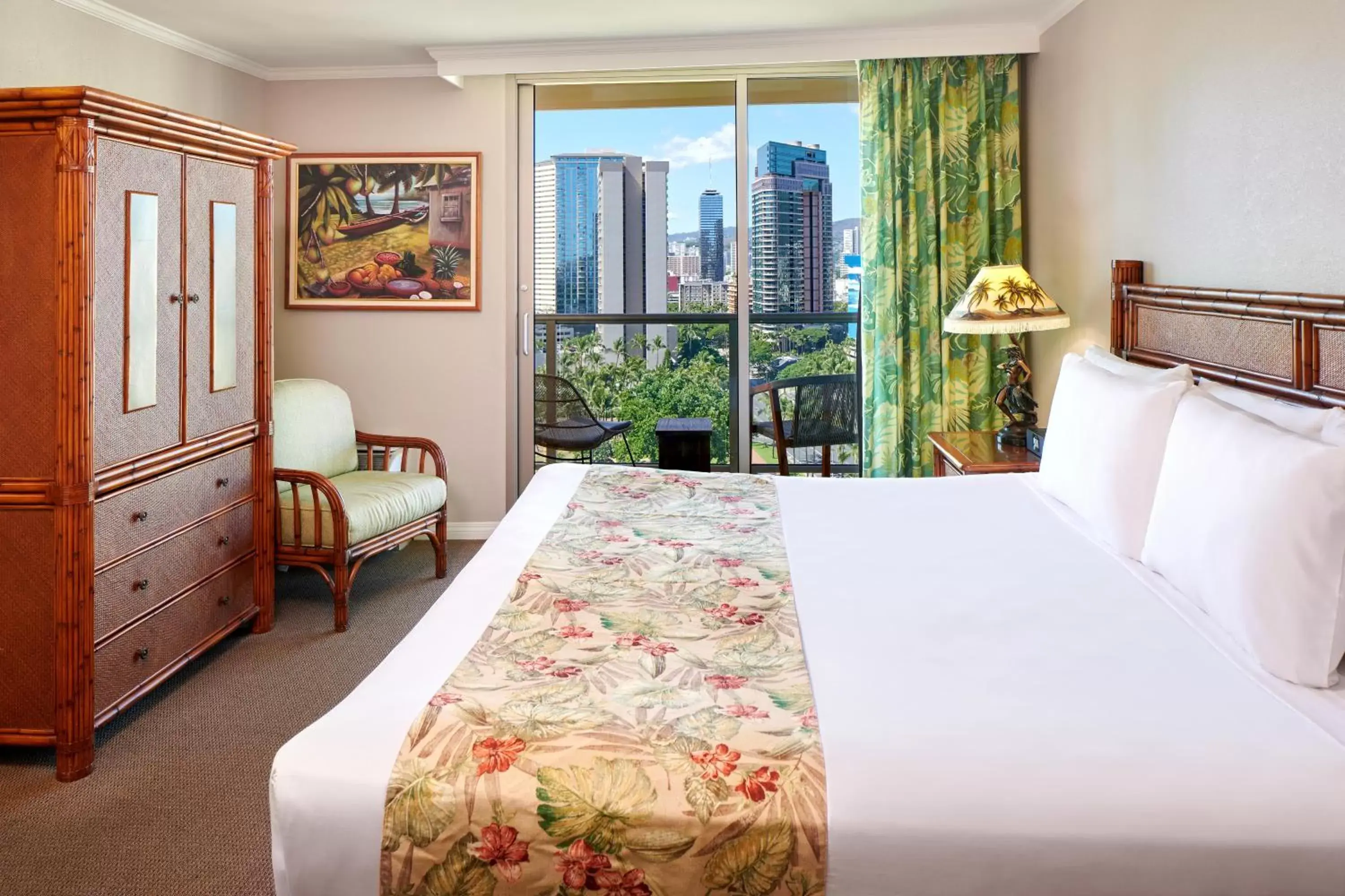 Bed in Luana Waikiki Hotel & Suites