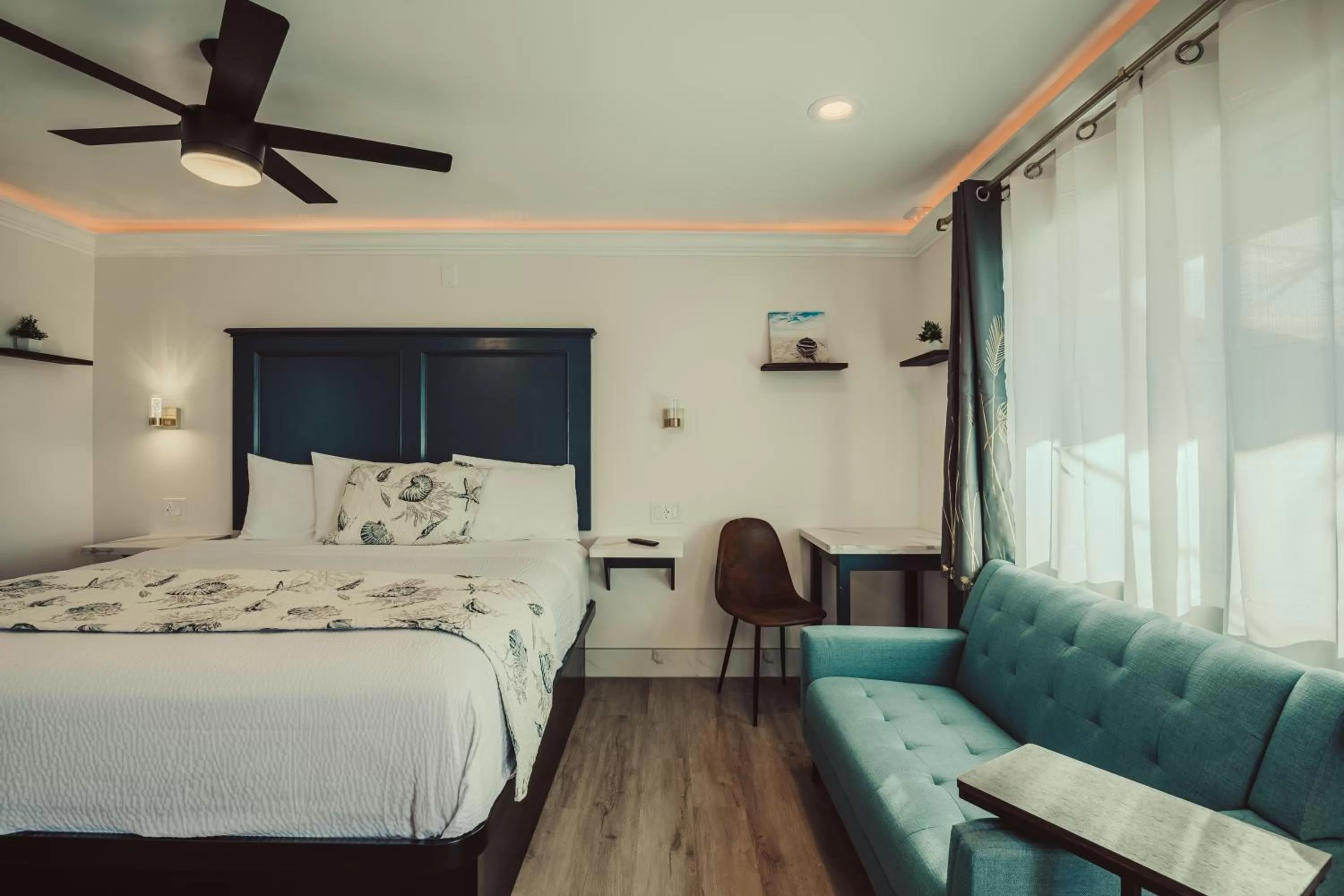 Bed in Blufftop Inn & Suites - Wharf/Restaurant District