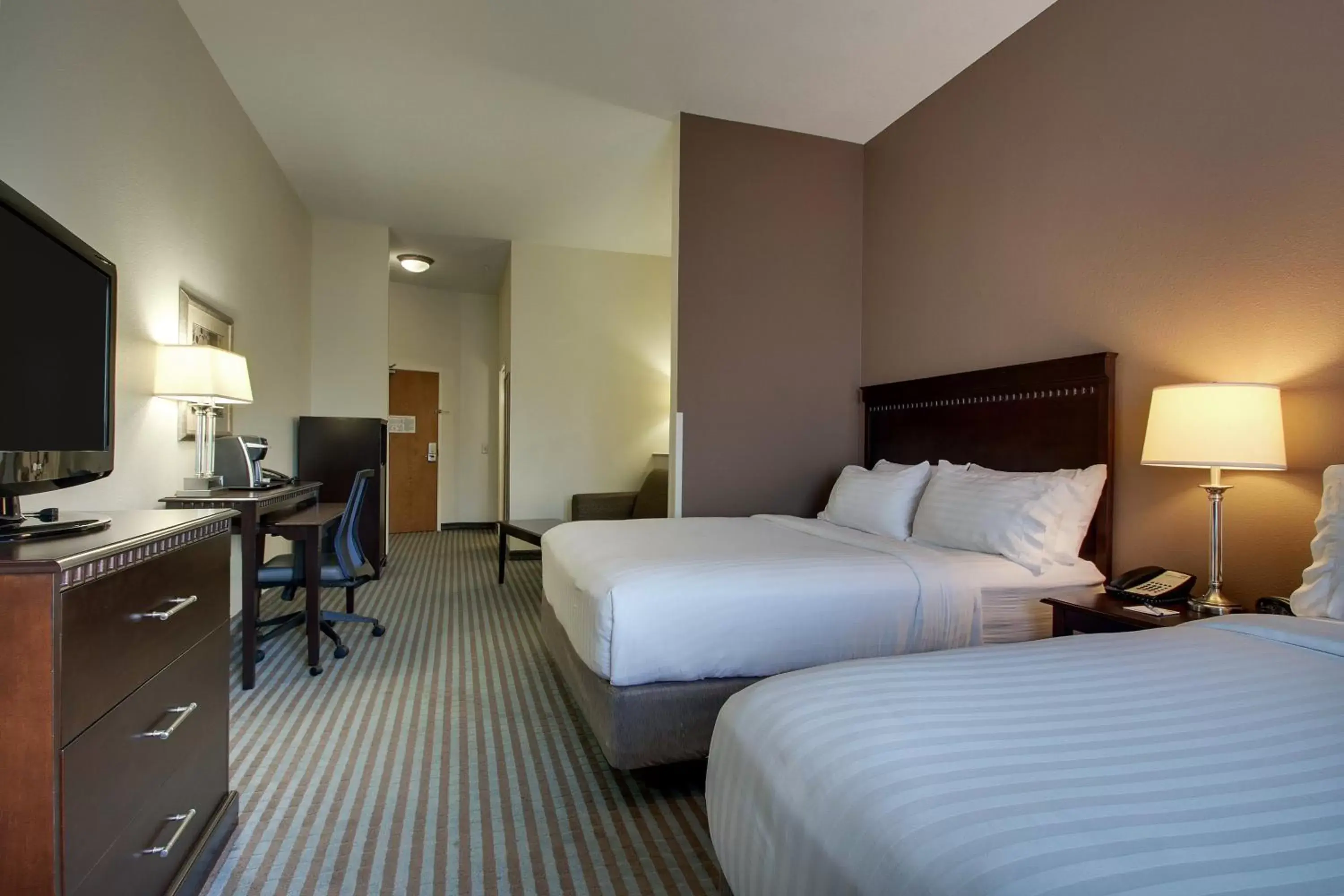 Photo of the whole room, Bed in Holiday Inn Express Leland - Wilmington Area, an IHG Hotel