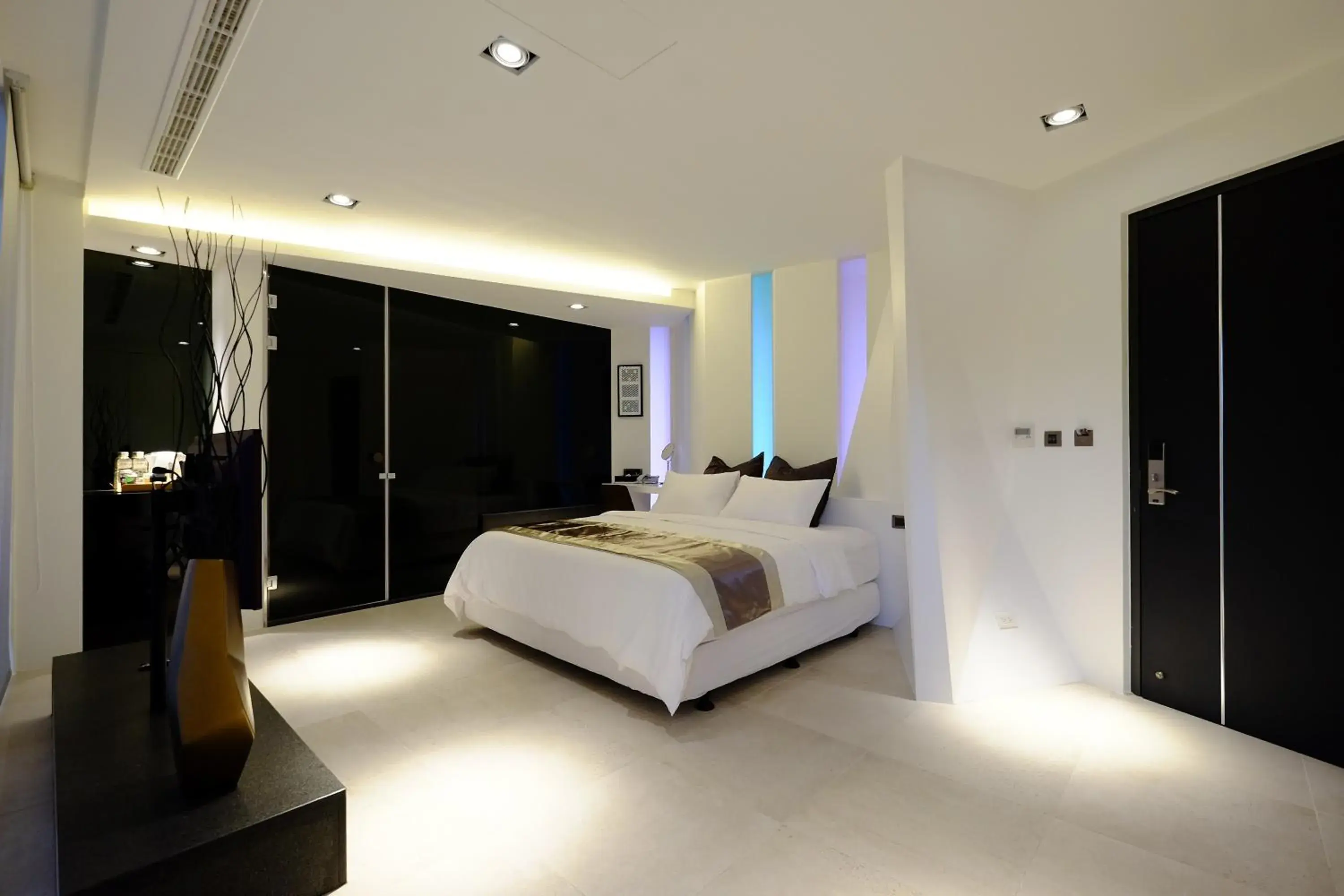 Photo of the whole room, Bed in Tongzhan Design Inns