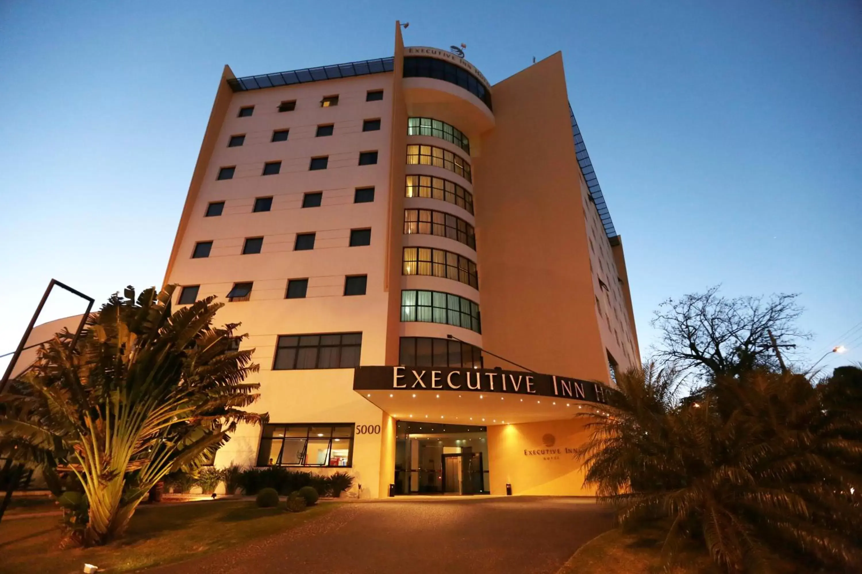 Photo of the whole room, Property Building in Executive Inn Hotel