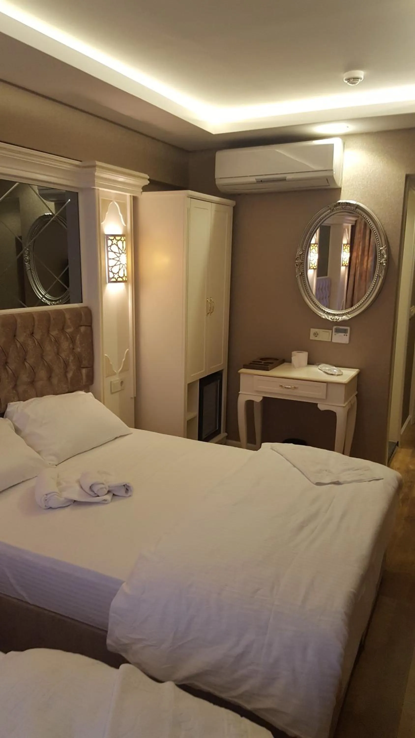 Bedroom, Bed in Sun Comfort Hotel