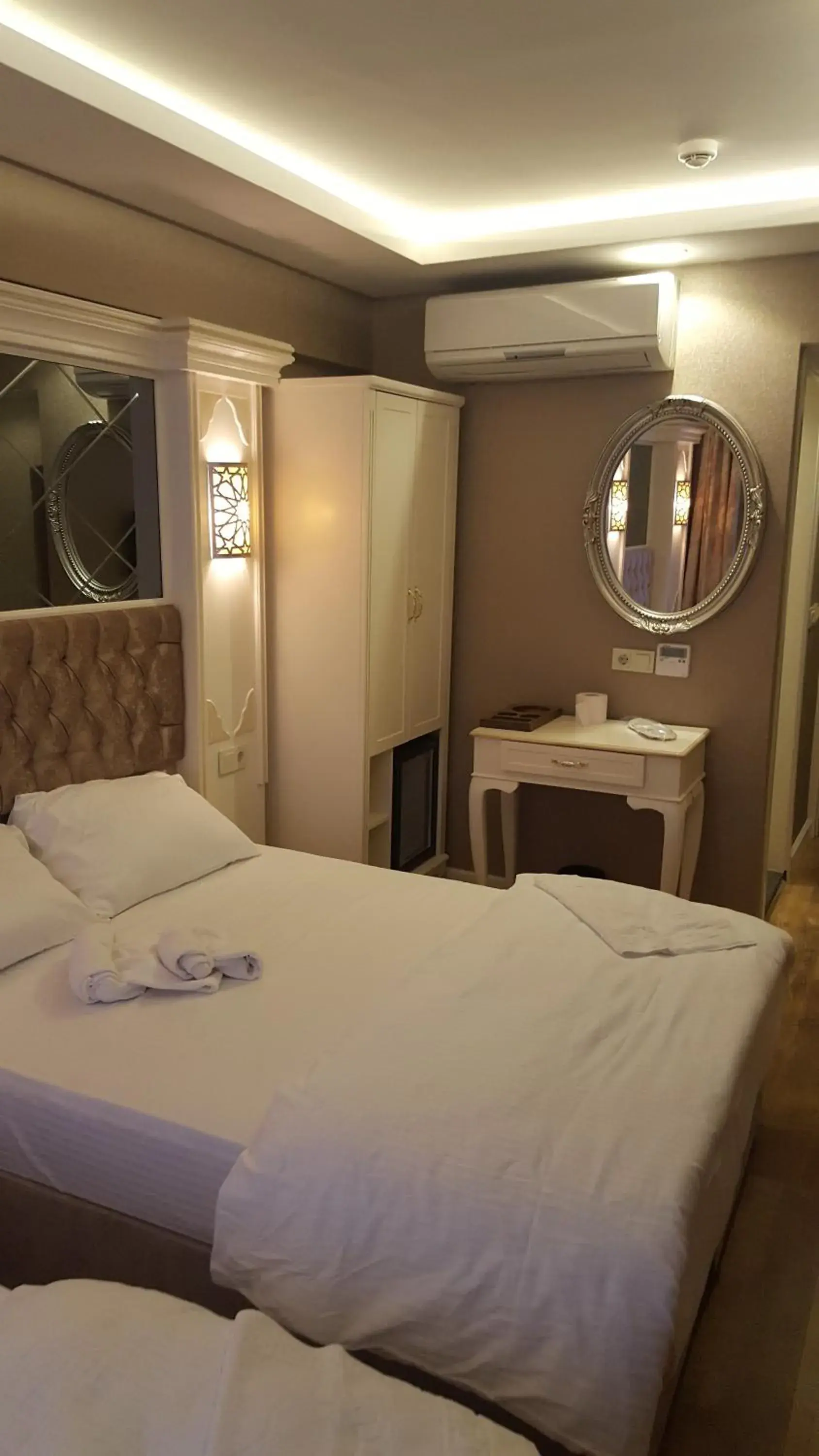 Bedroom, Bed in Sun Comfort Hotel