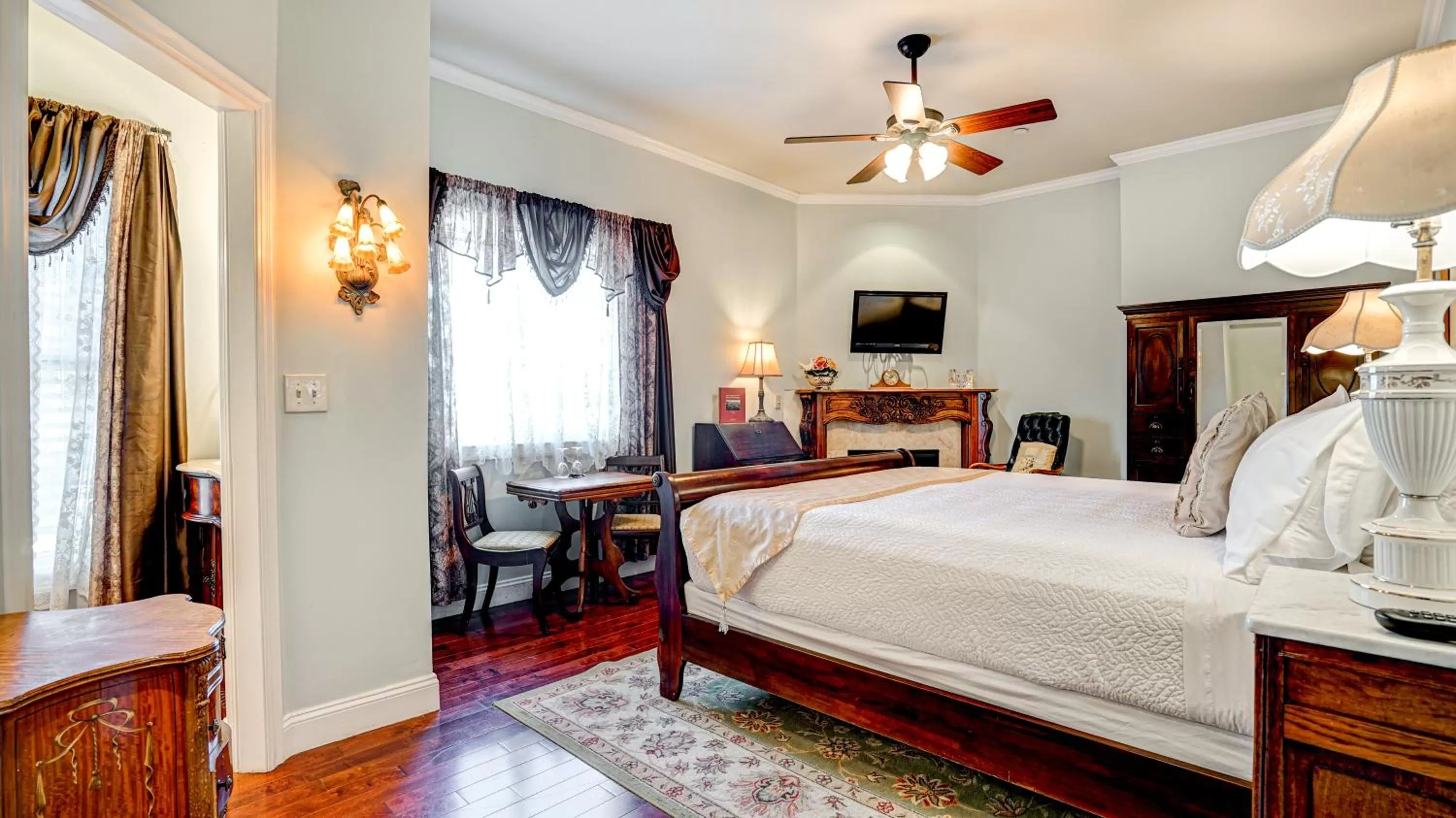 Bed in The River Belle Inn