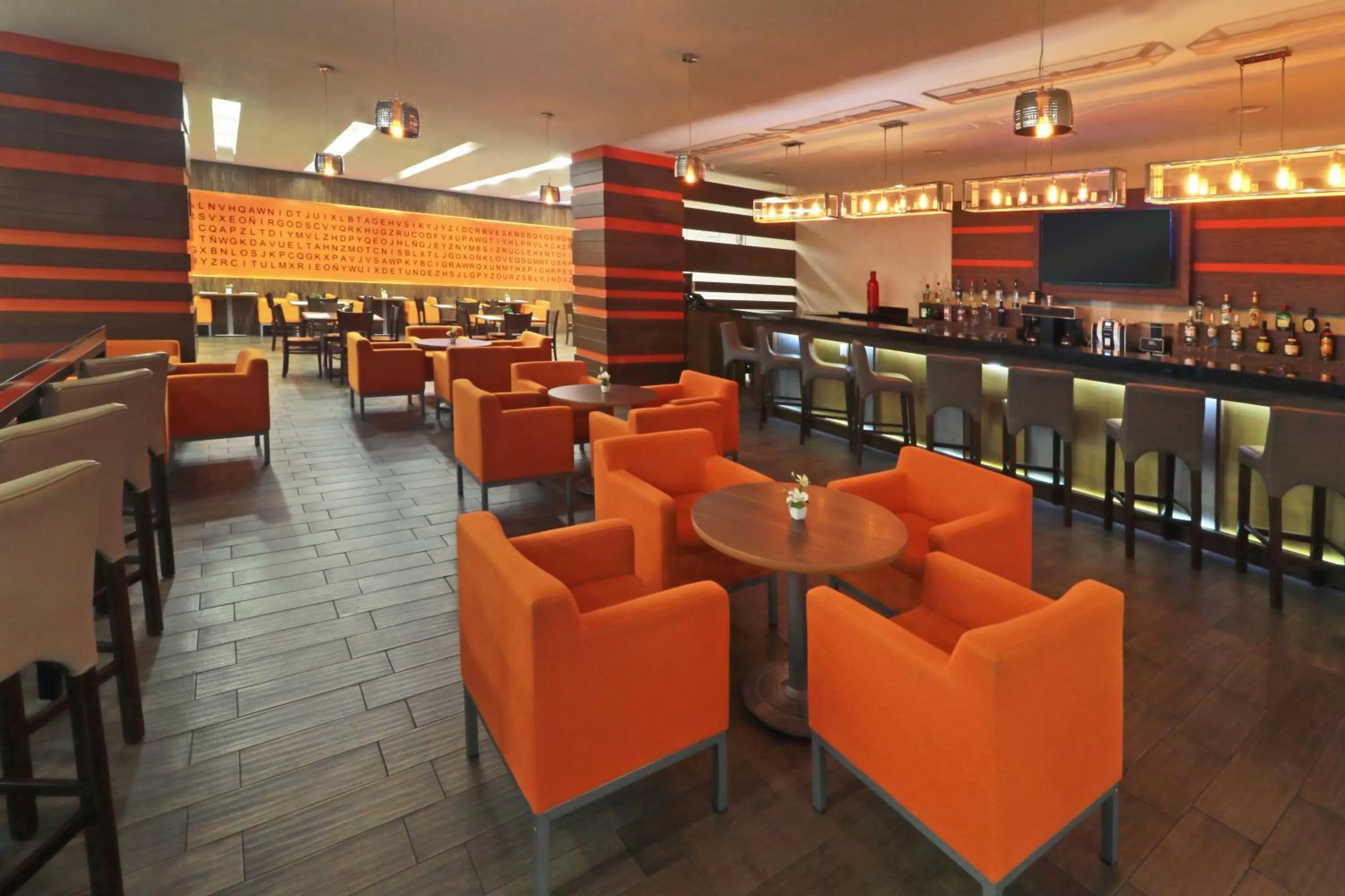 Lounge or bar in Wyndham Garden Guadalajara Acueducto