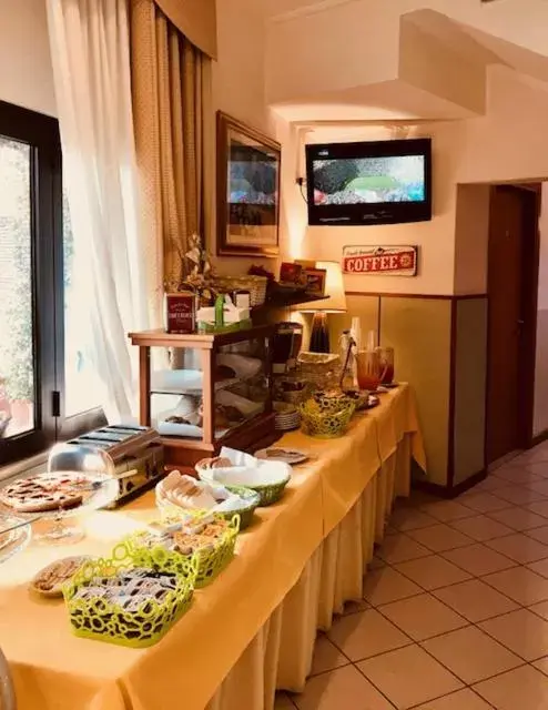 Buffet breakfast in Hotel San Siro Fiera