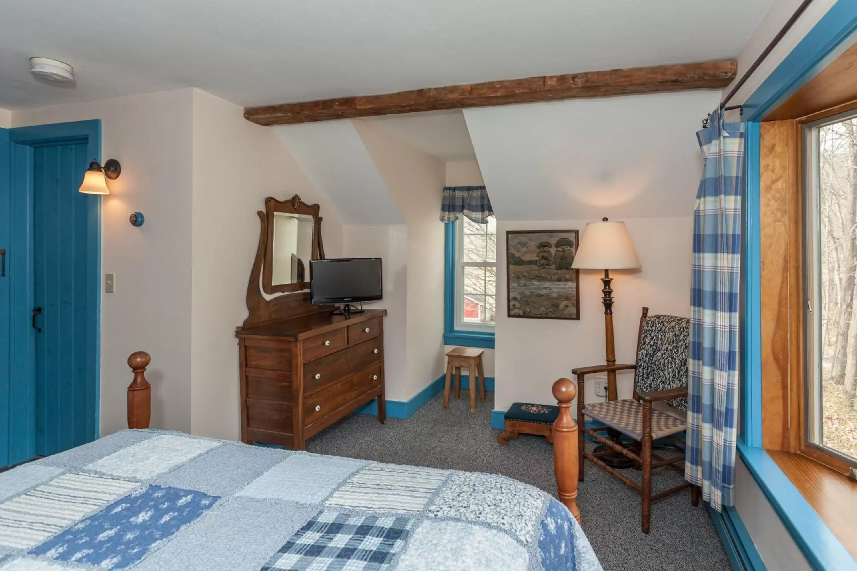 Photo of the whole room, TV/Entertainment Center in Inn at Buck Hollow Farm