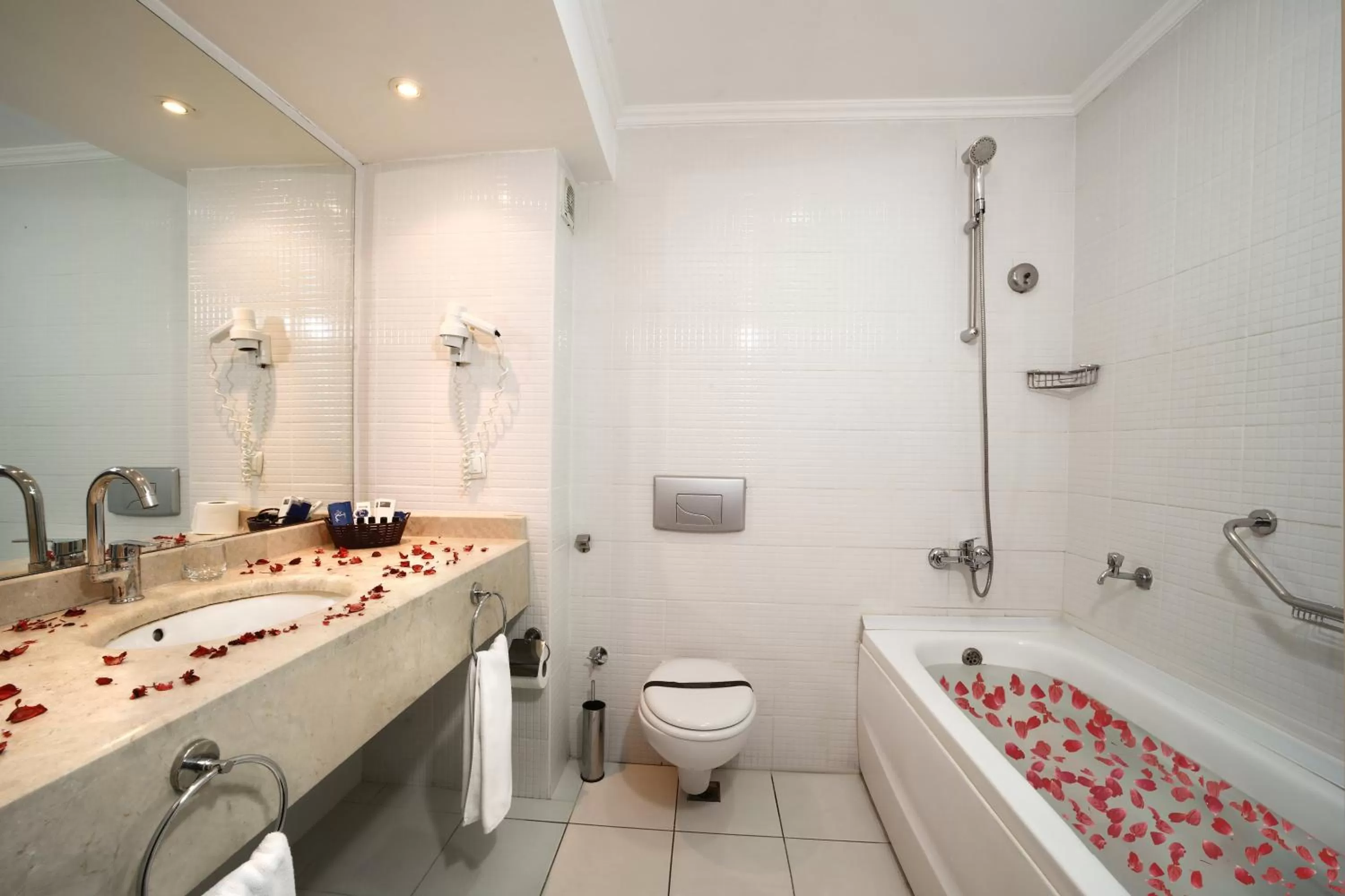 Bathroom in Ipeksoy Thermal Hotel