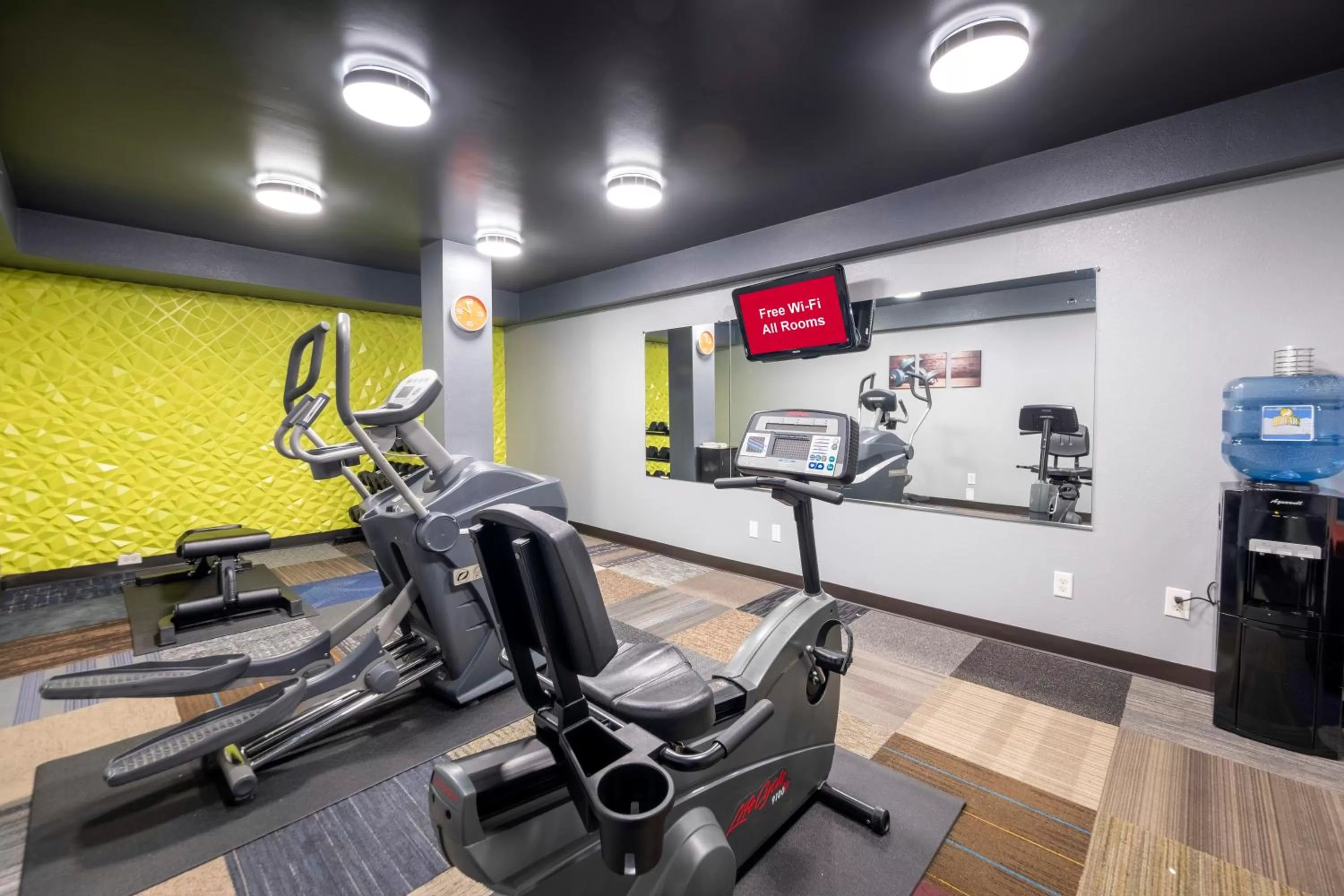 Fitness centre/facilities in HomeTown Inn by Red Roof East Syracuse