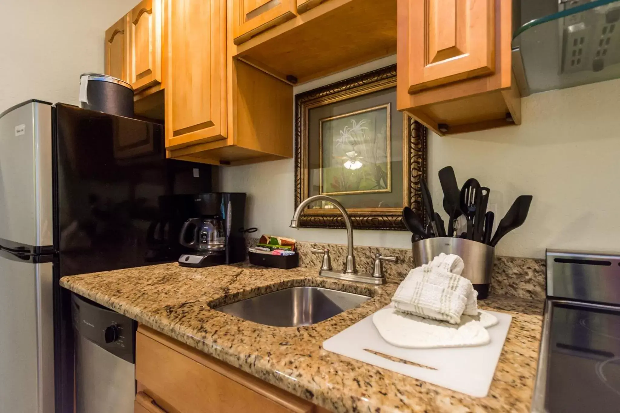 Kitchen or kitchenette, Kitchen/Kitchenette in Tropical Beach Resorts - Sarasota