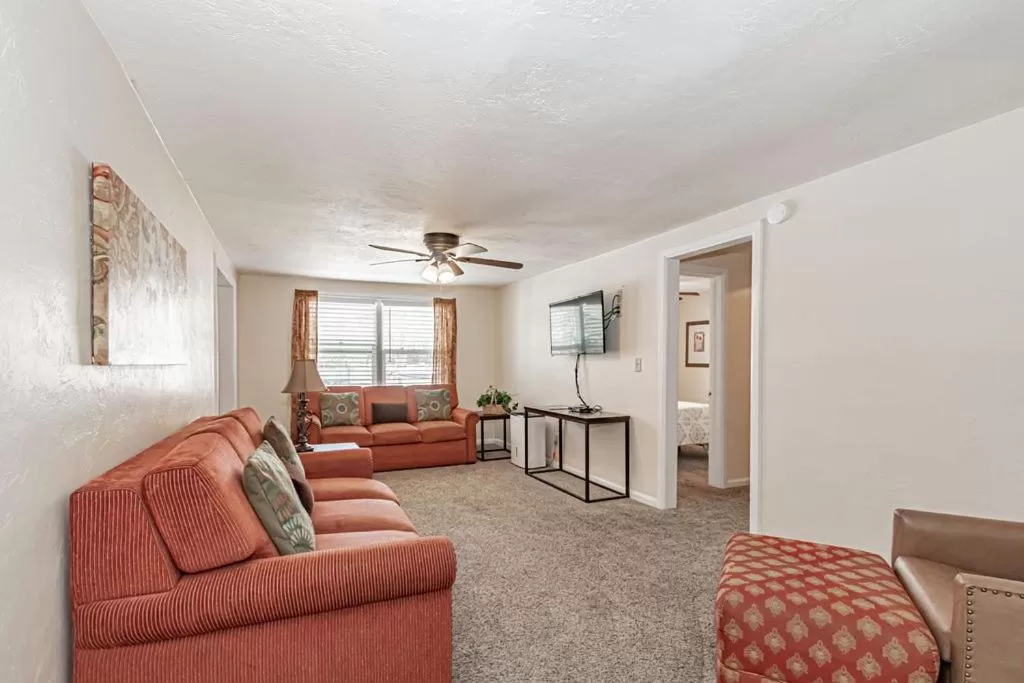 Living room, Seating Area in Suites of Lava Hot Springs