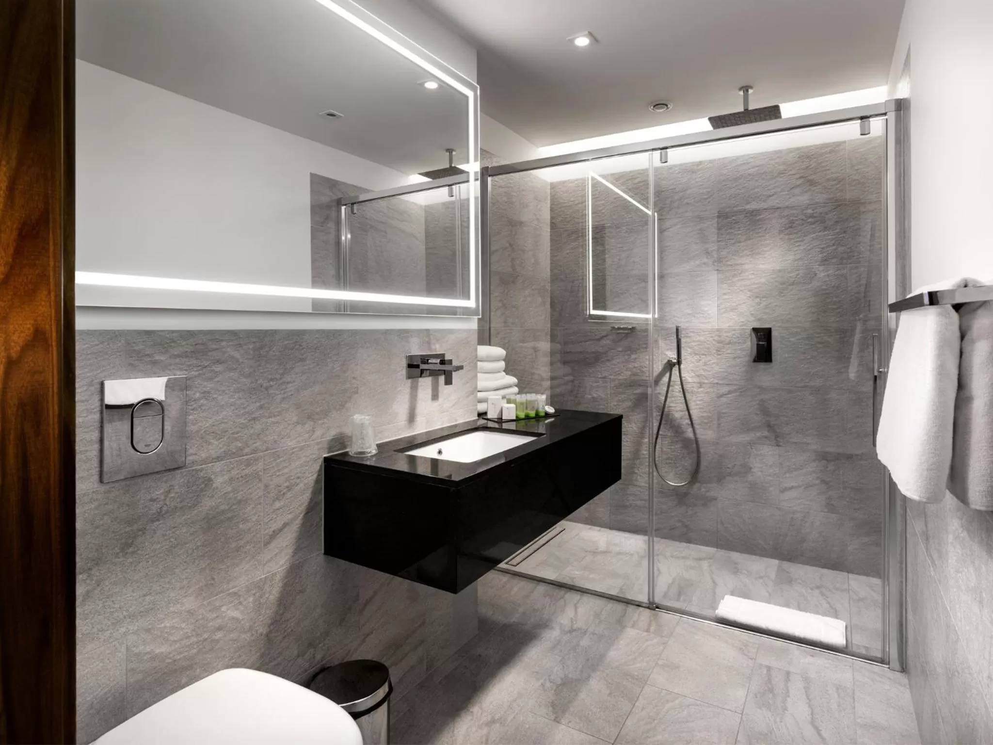 Shower in Hotel Sadova