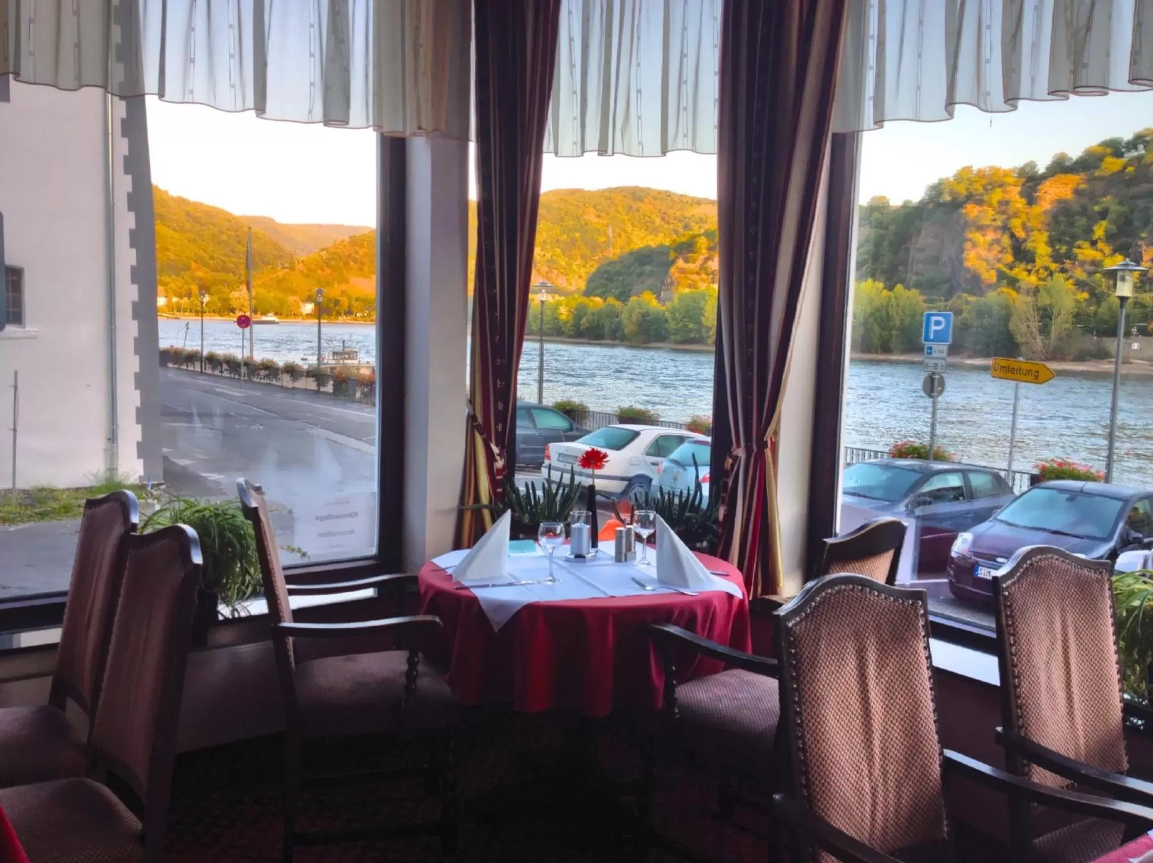 Restaurant/places to eat in Hotel Rheinlust