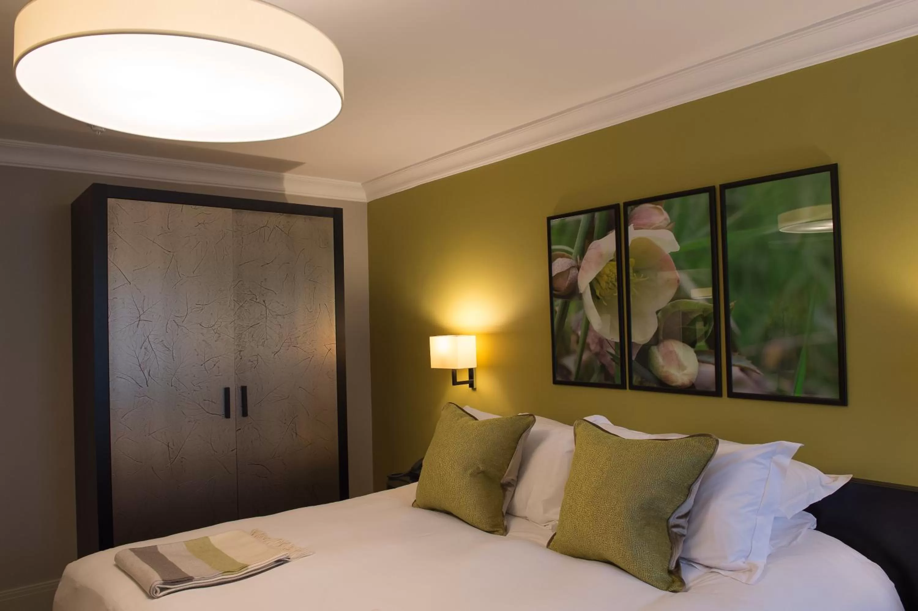 Bedroom, Bed in Hogarths Stone Manor