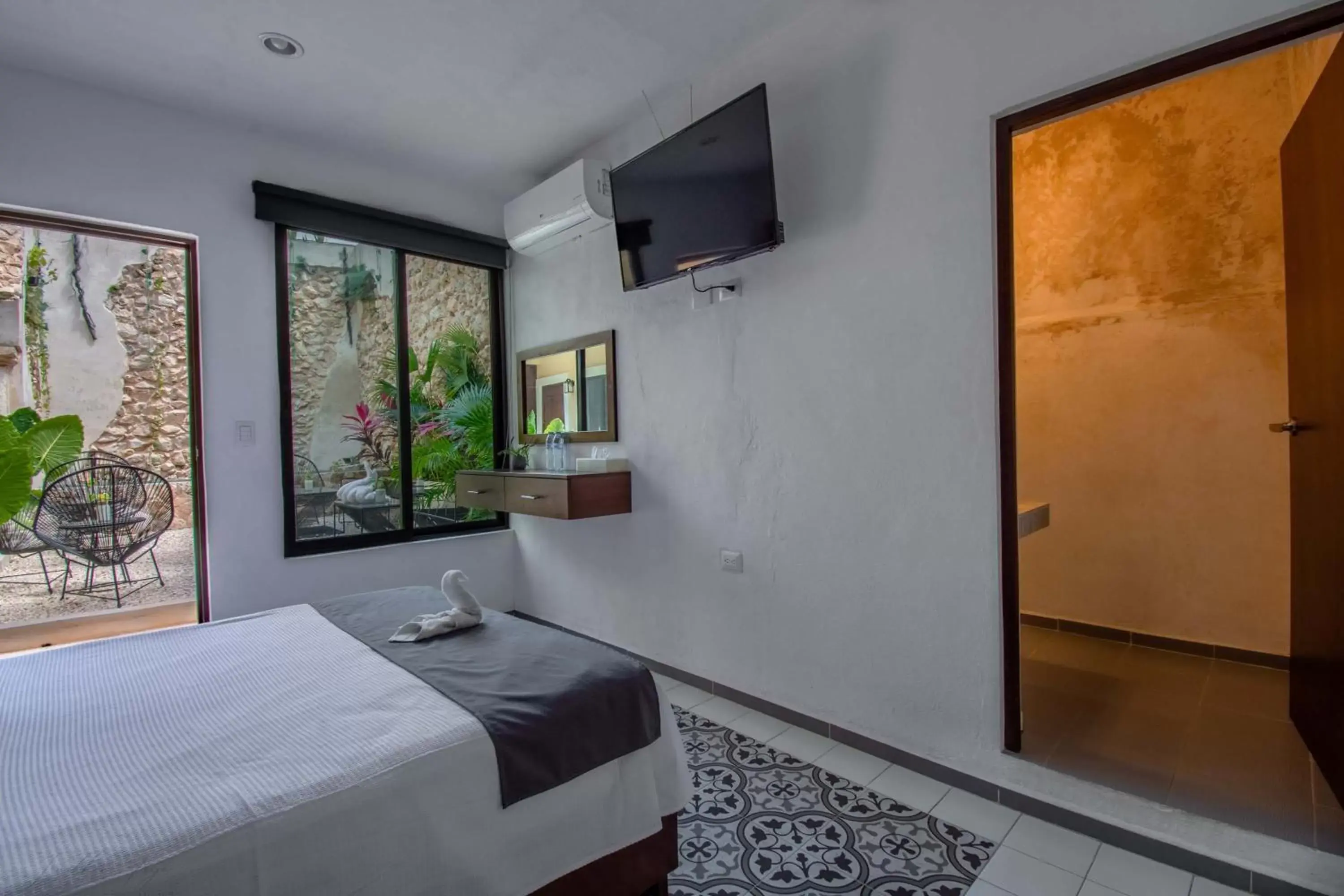 Bed in Hotel Colonial Zaci by GuruHotel