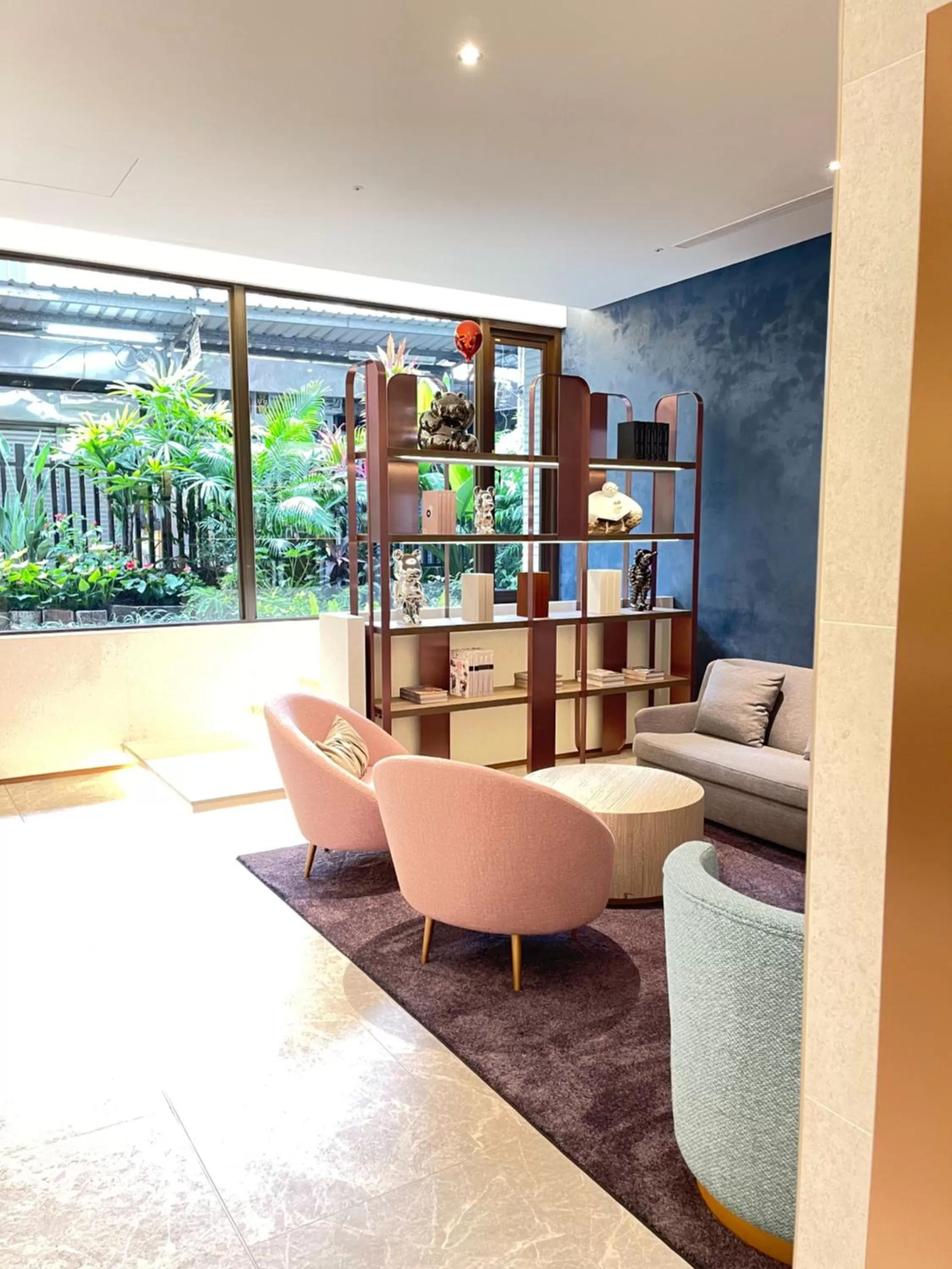 Seating area in Tenz Go Hotel