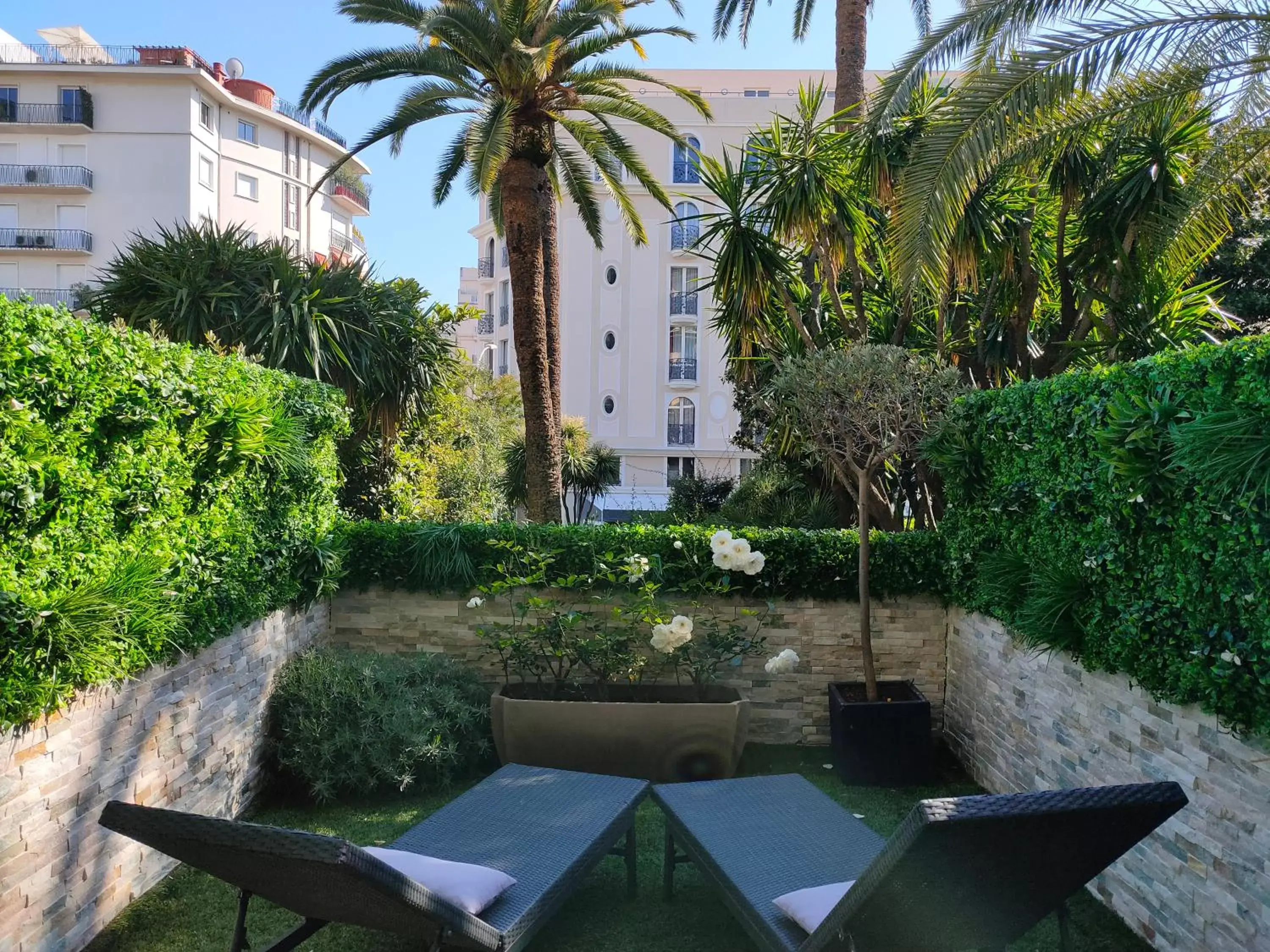 Balcony/Terrace, Garden in Hôtel de Provence