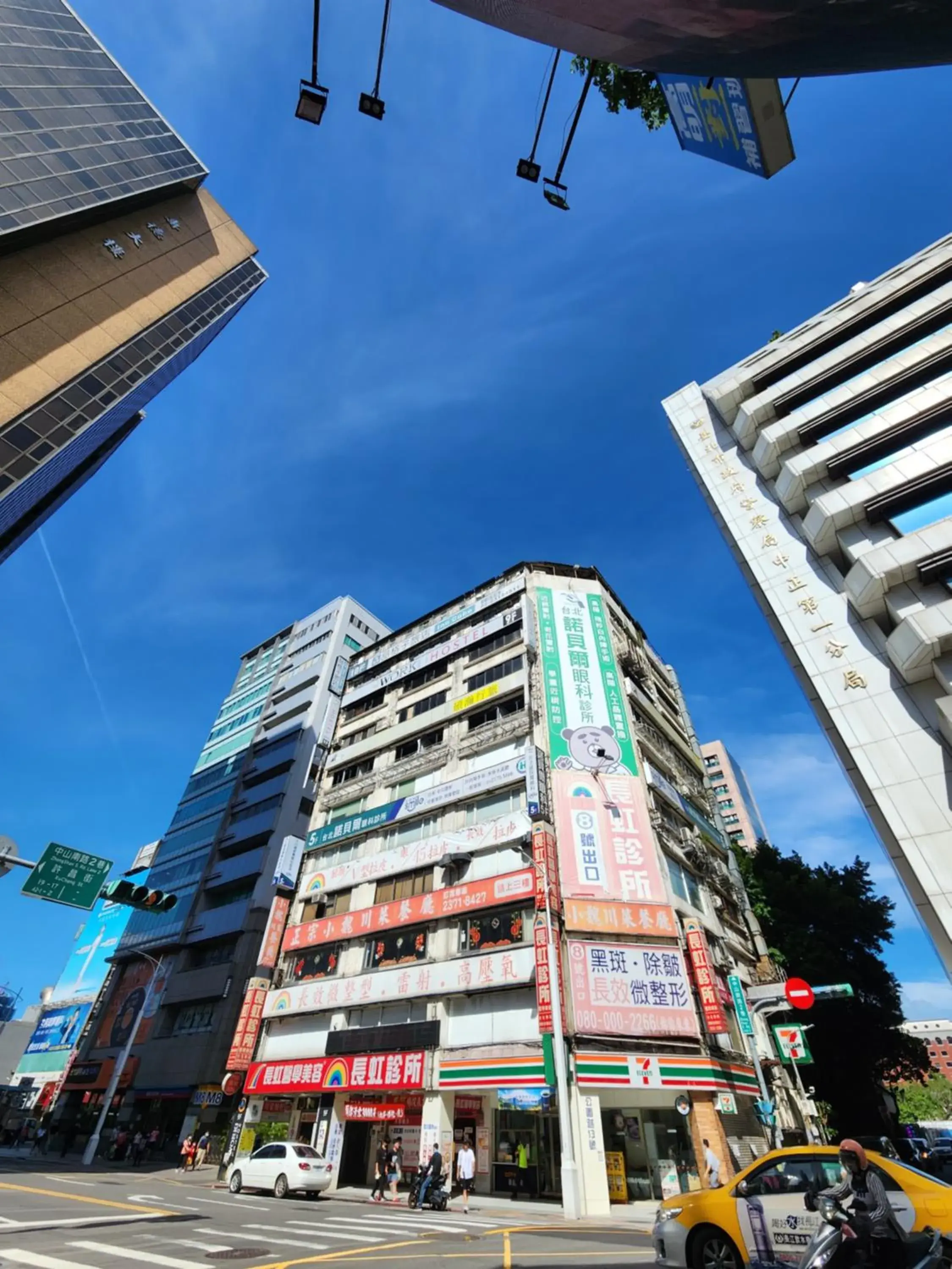 Property Building in Inn Cube Taipei Main Station