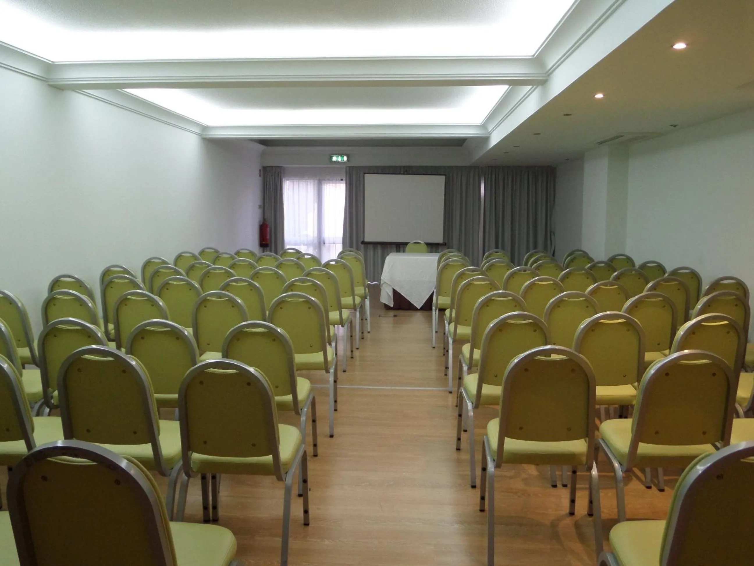 Business facilities in Hotel Monaco