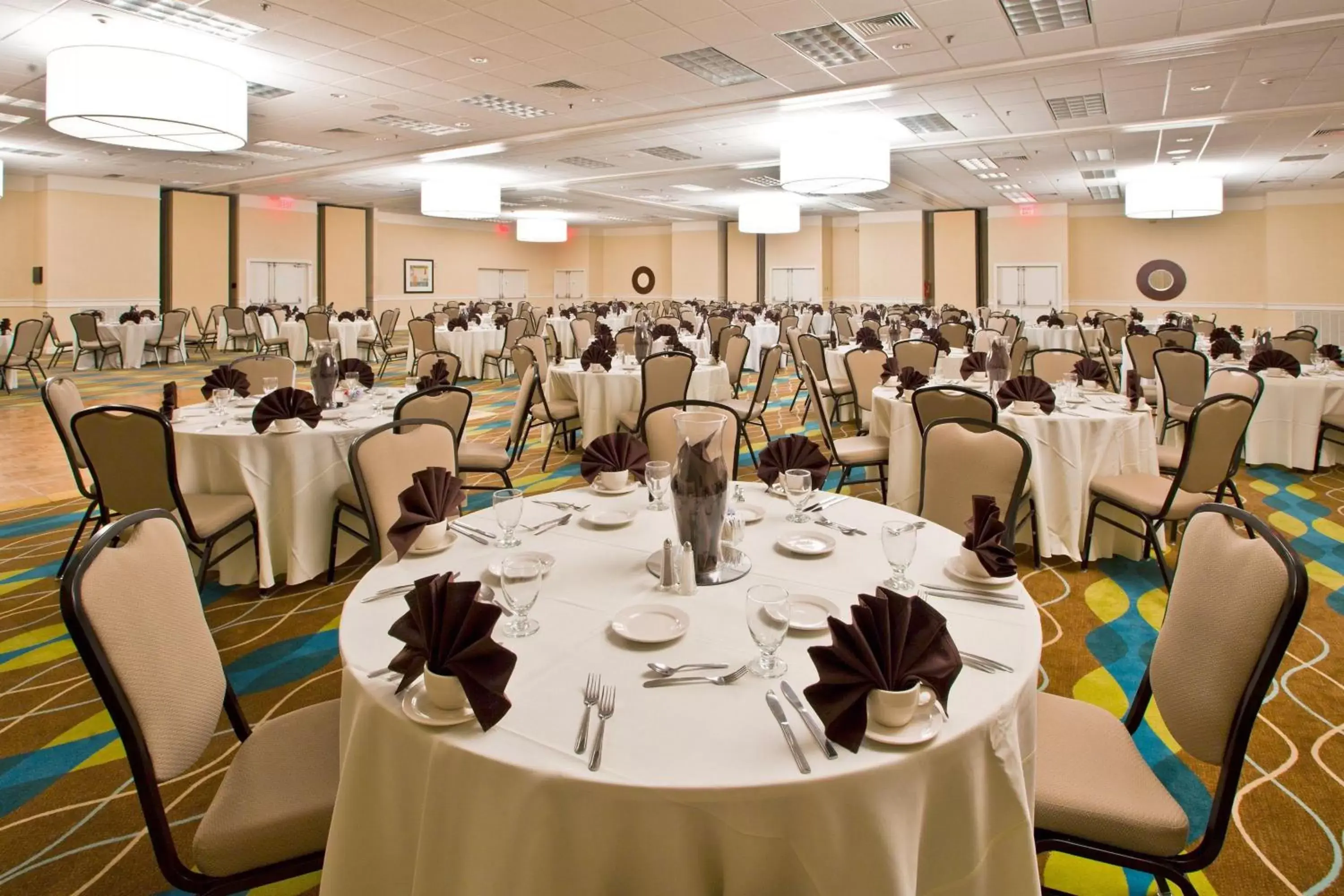 Banquet/Function facilities, Restaurant/Places to Eat in Holiday Inn & Suites Across From Universal Orlando, an IHG Hotel