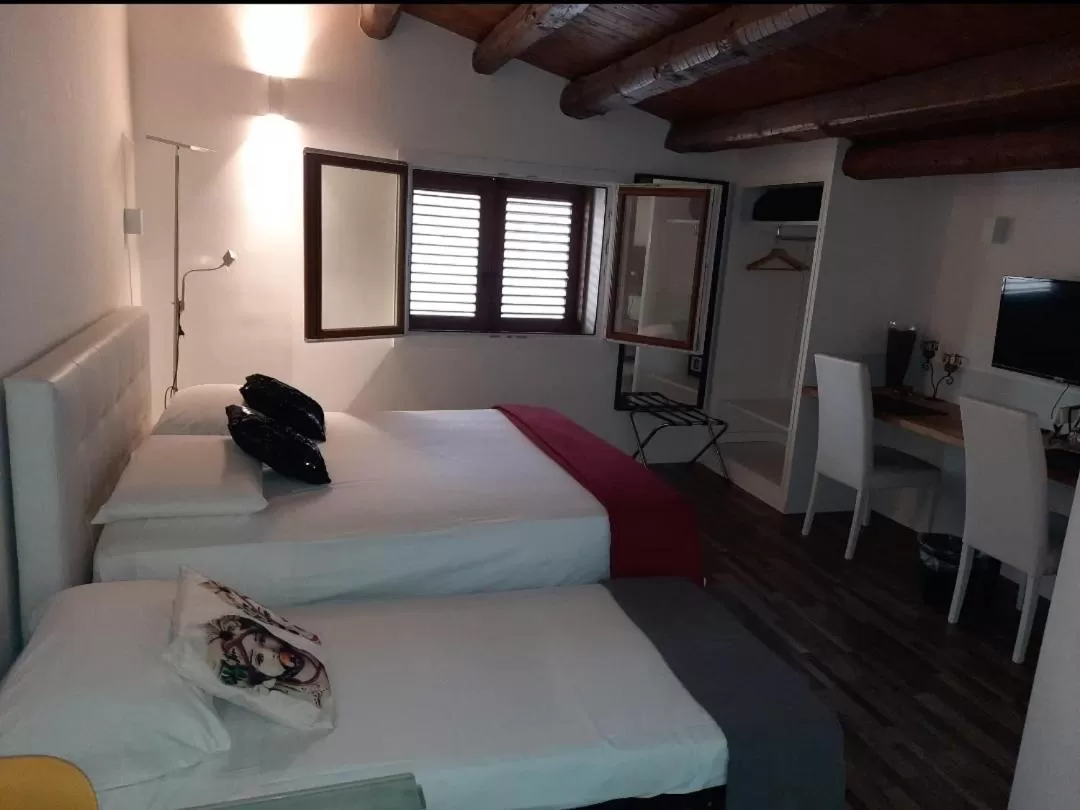 Bed in San Francesco Rooms and Apartment with Terrace in Palermo Locazione Turistica
