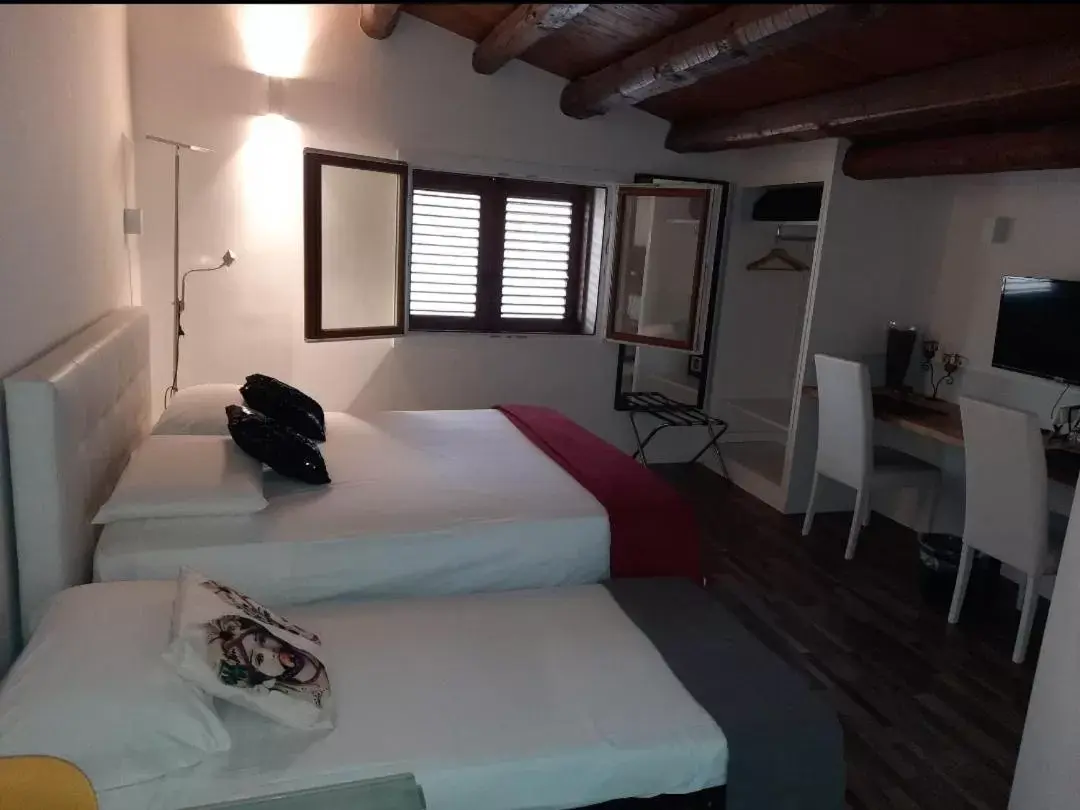 Bed in San Francesco Rooms and Apartment with Terrace in Palermo