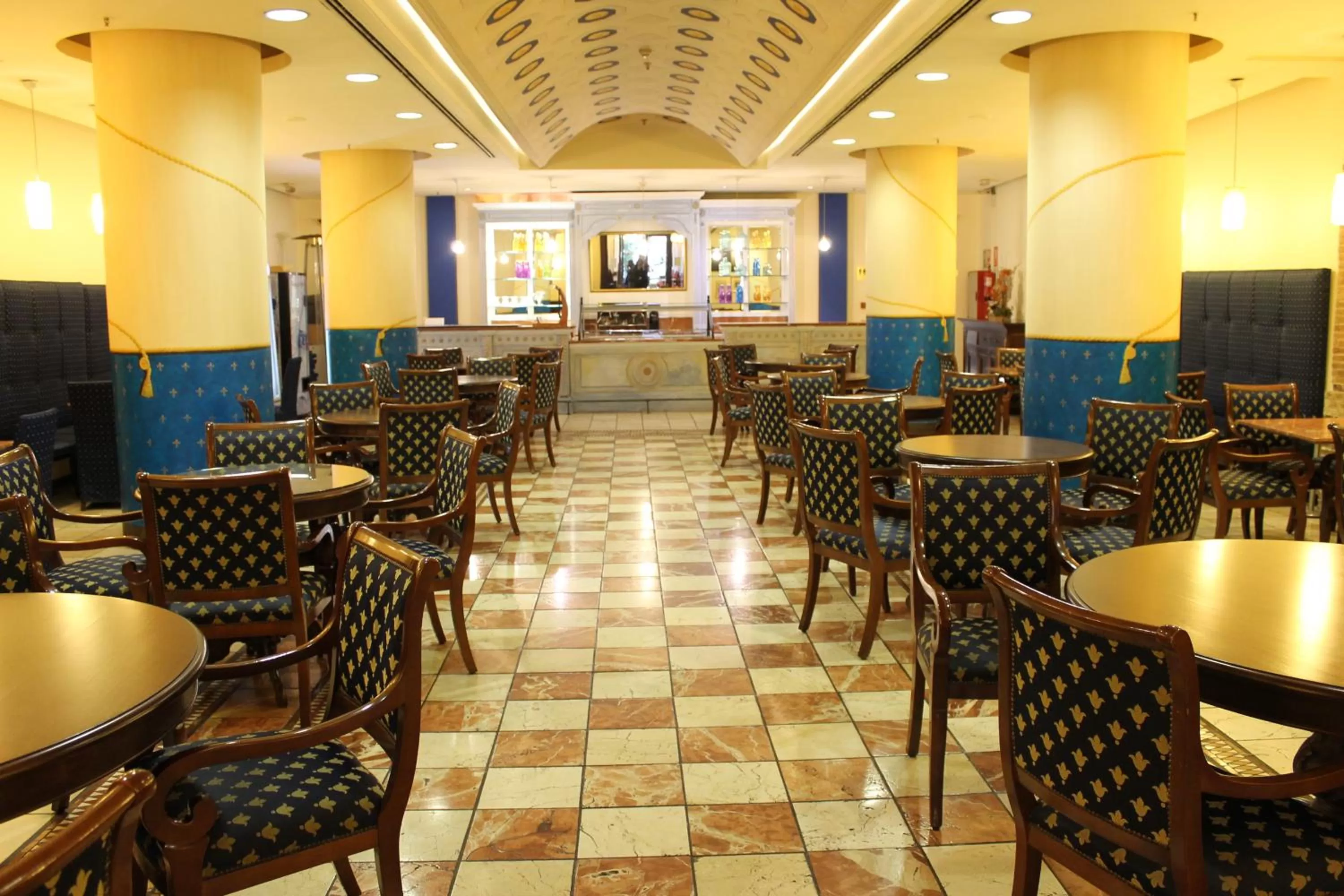 Restaurant/places to eat in Ramblas Hotel