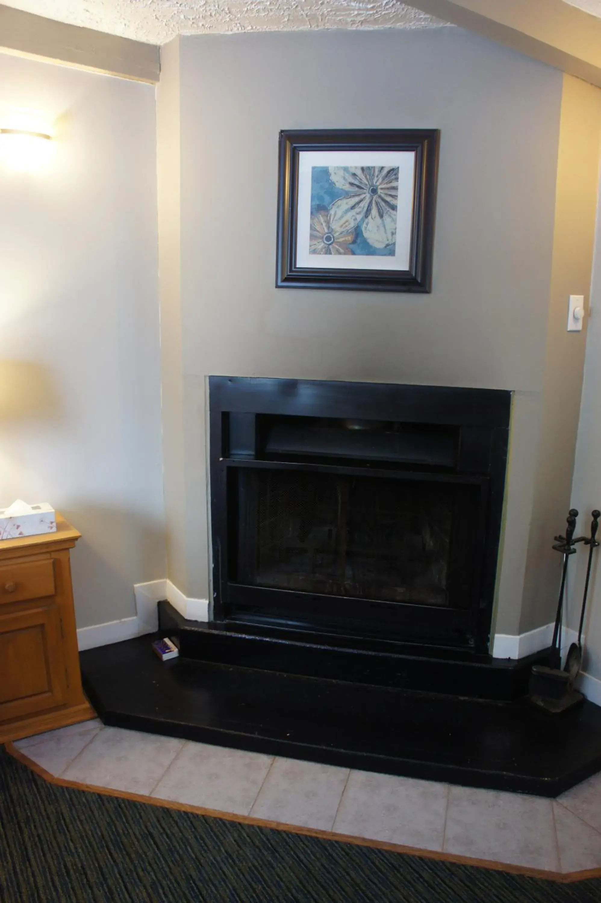 Photo of the whole room, TV/Entertainment Center in Motel Clair Mont