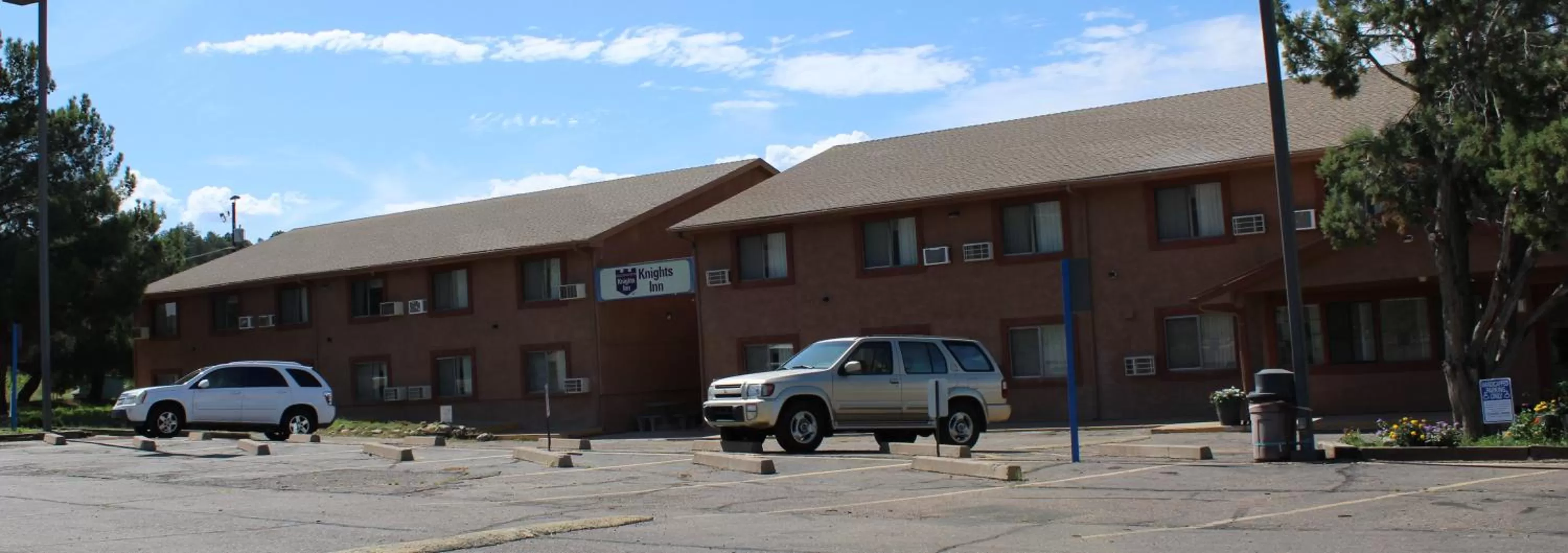 Property building in Knights Inn Payson