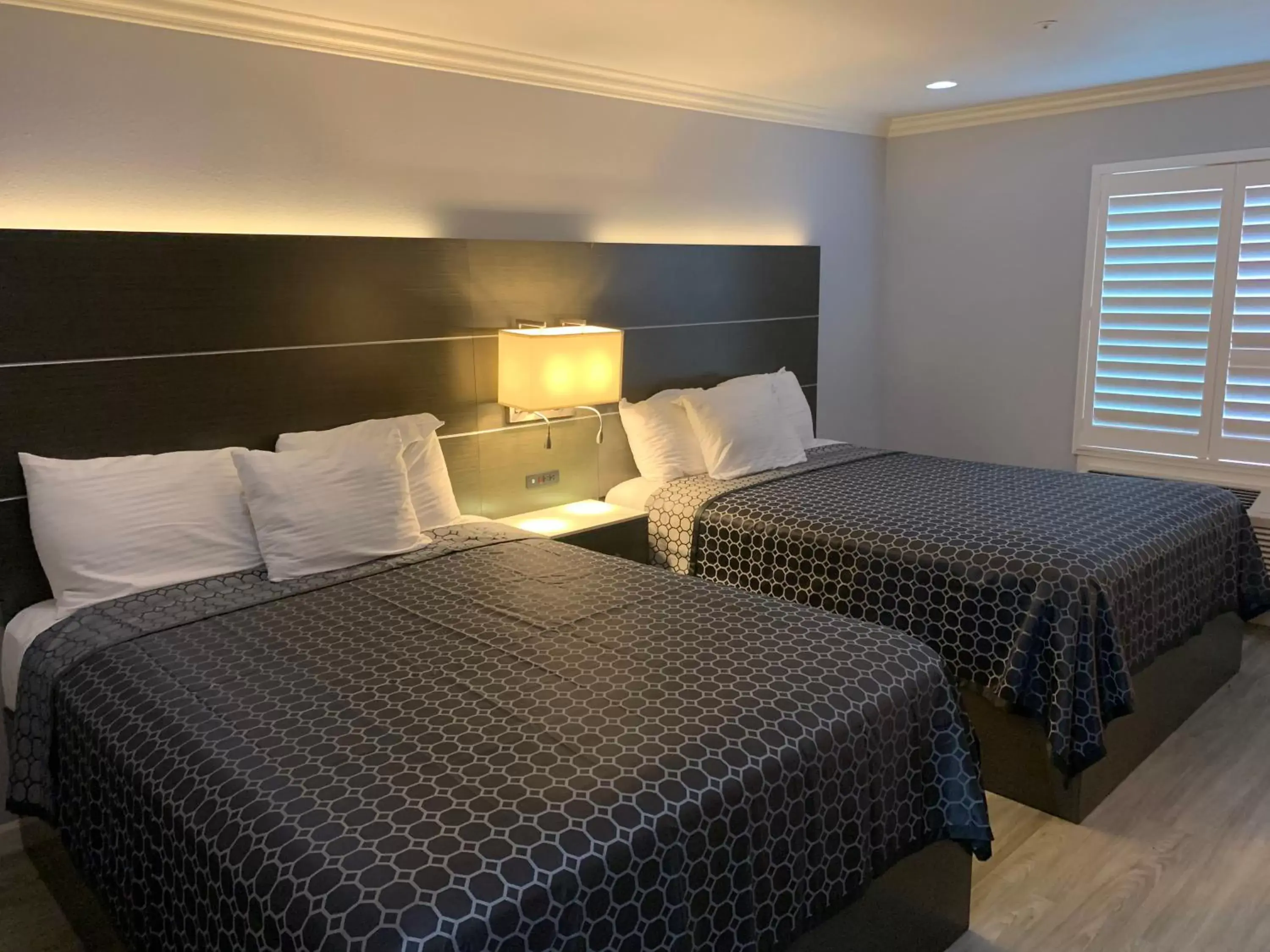 bunk bed, Bed in Mirage Inn & Suites