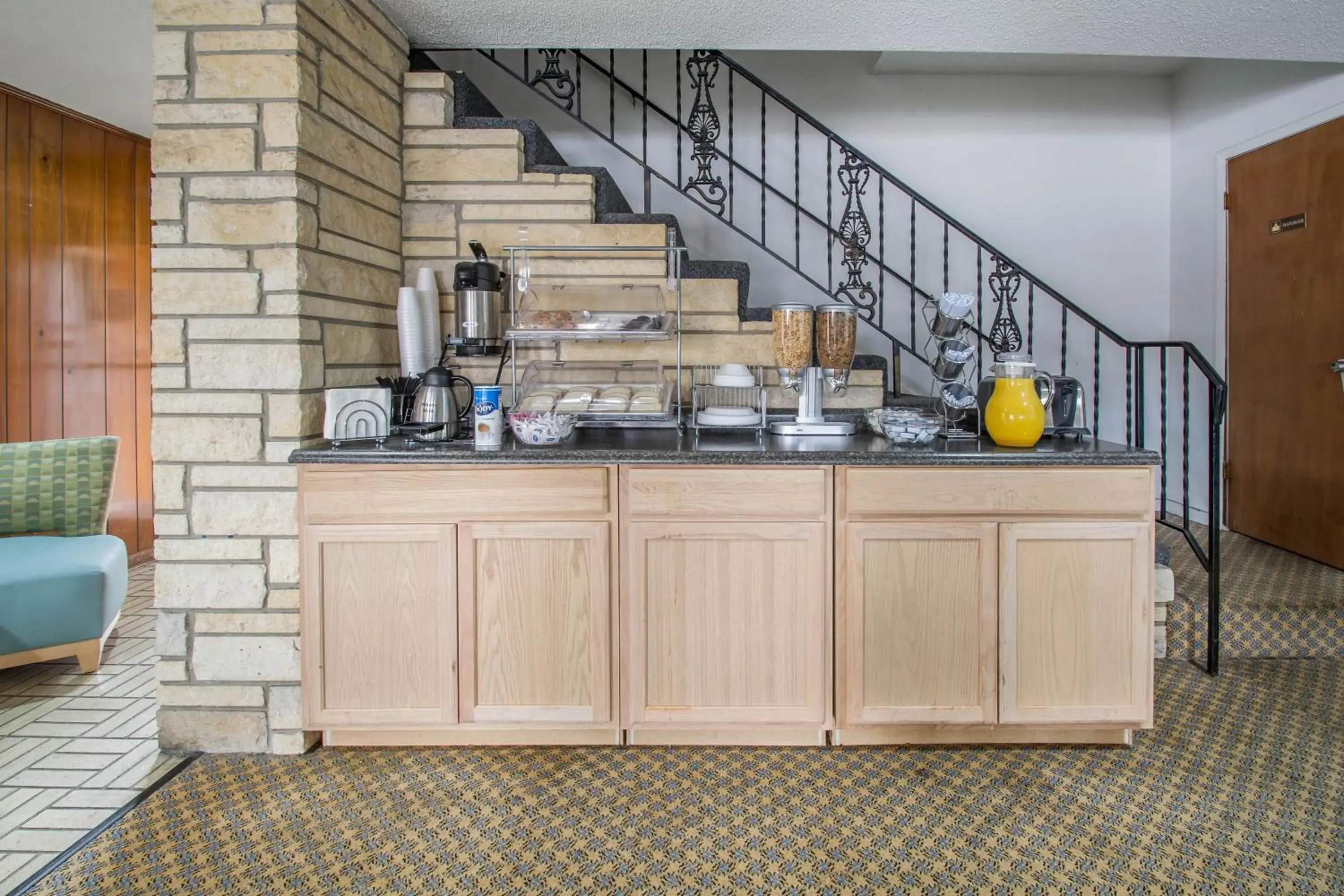 Food and drinks in Rodeway Inn & Suites Winter Haven Chain of Lakes Food and drinks in Rodeway Inn & Suites Winter Haven Chain of Lakes