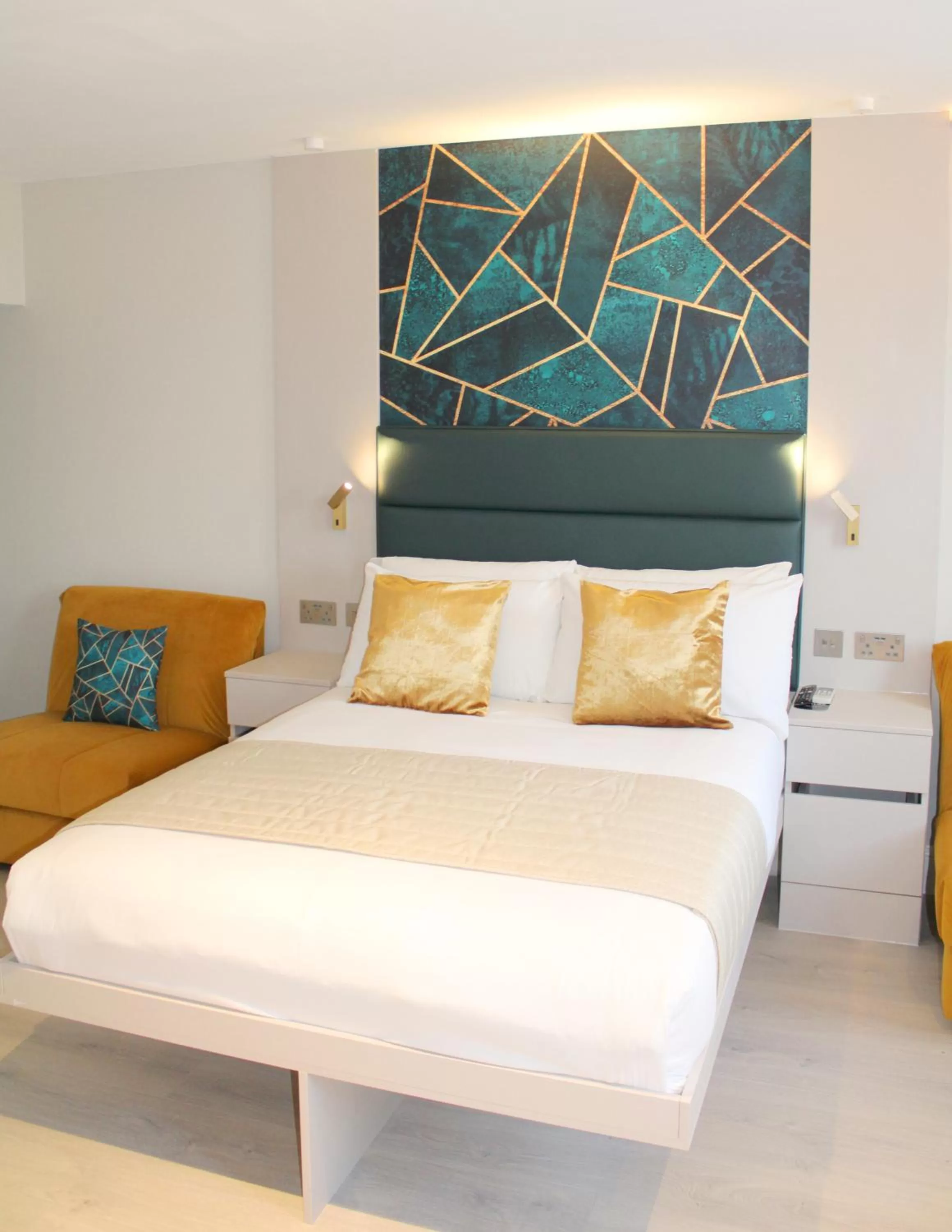 Bedroom in West End Lane II