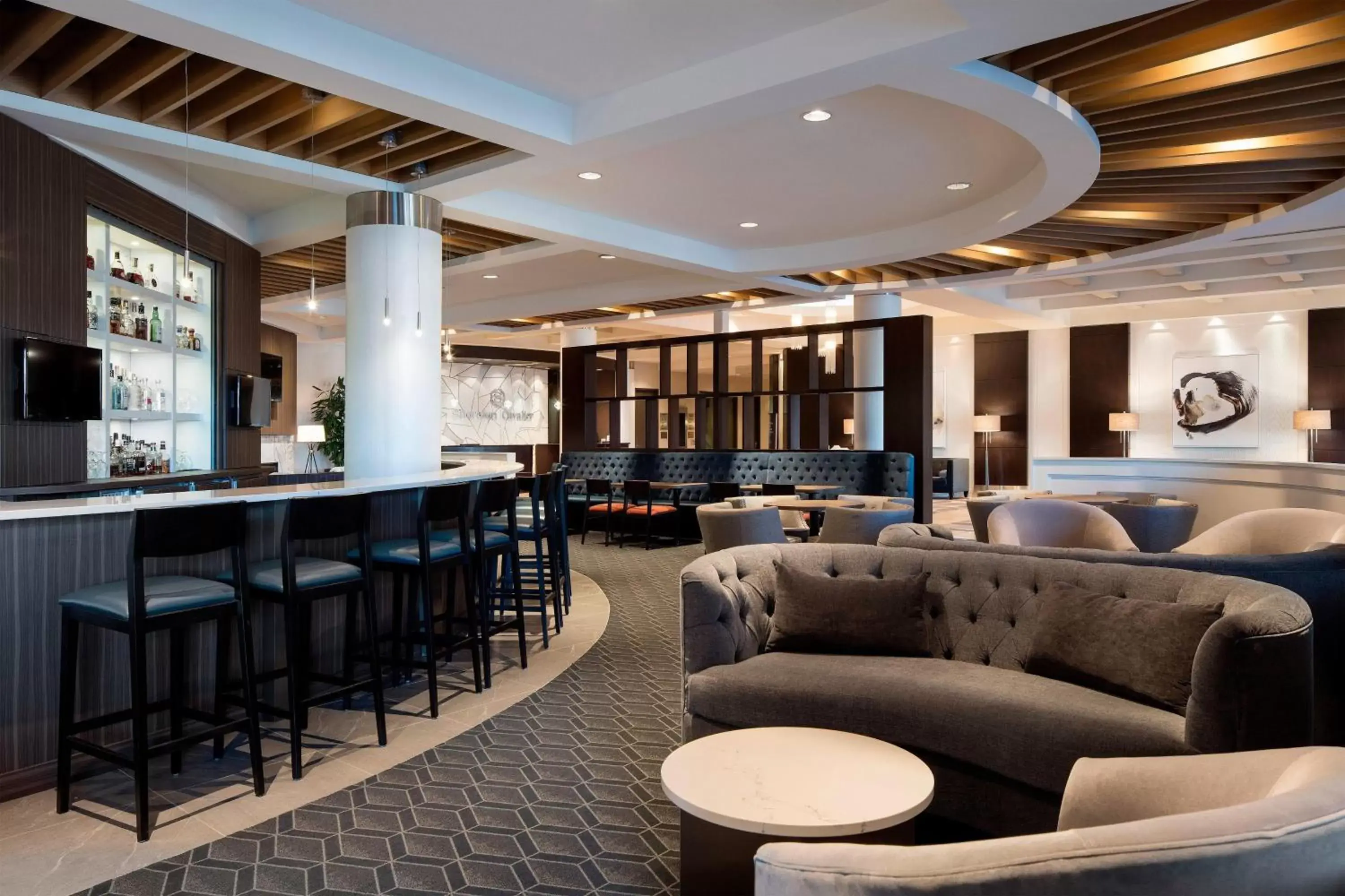 Lounge or bar, Lounge/Bar in Sheraton Cavalier Calgary Hotel