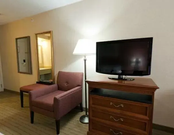 TV and multimedia, TV/Entertainment Center in Holiday Inn Hinton, an IHG Hotel